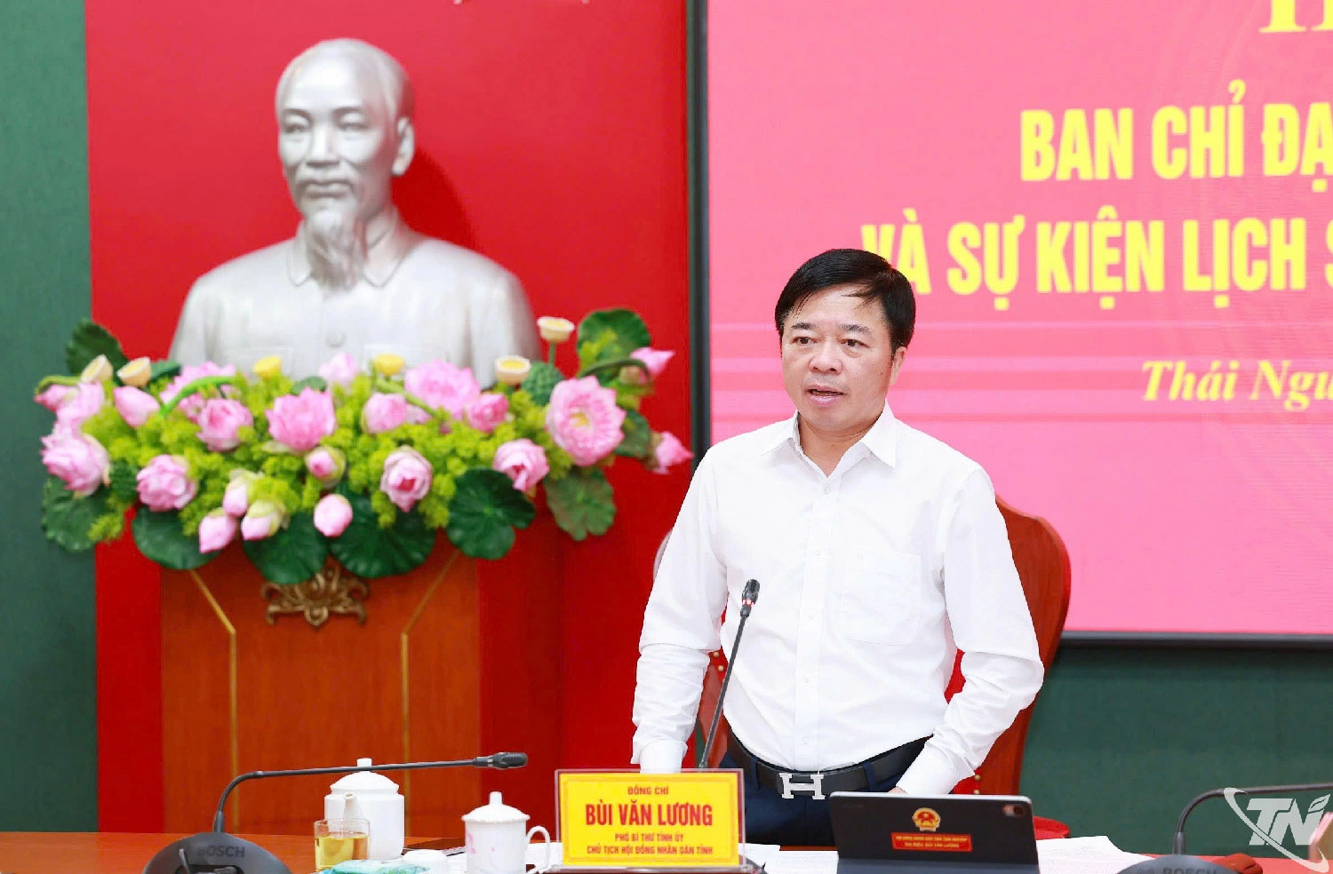 Đồng chí Bùi Văn Lương phát biểu kết luận Hội nghị.