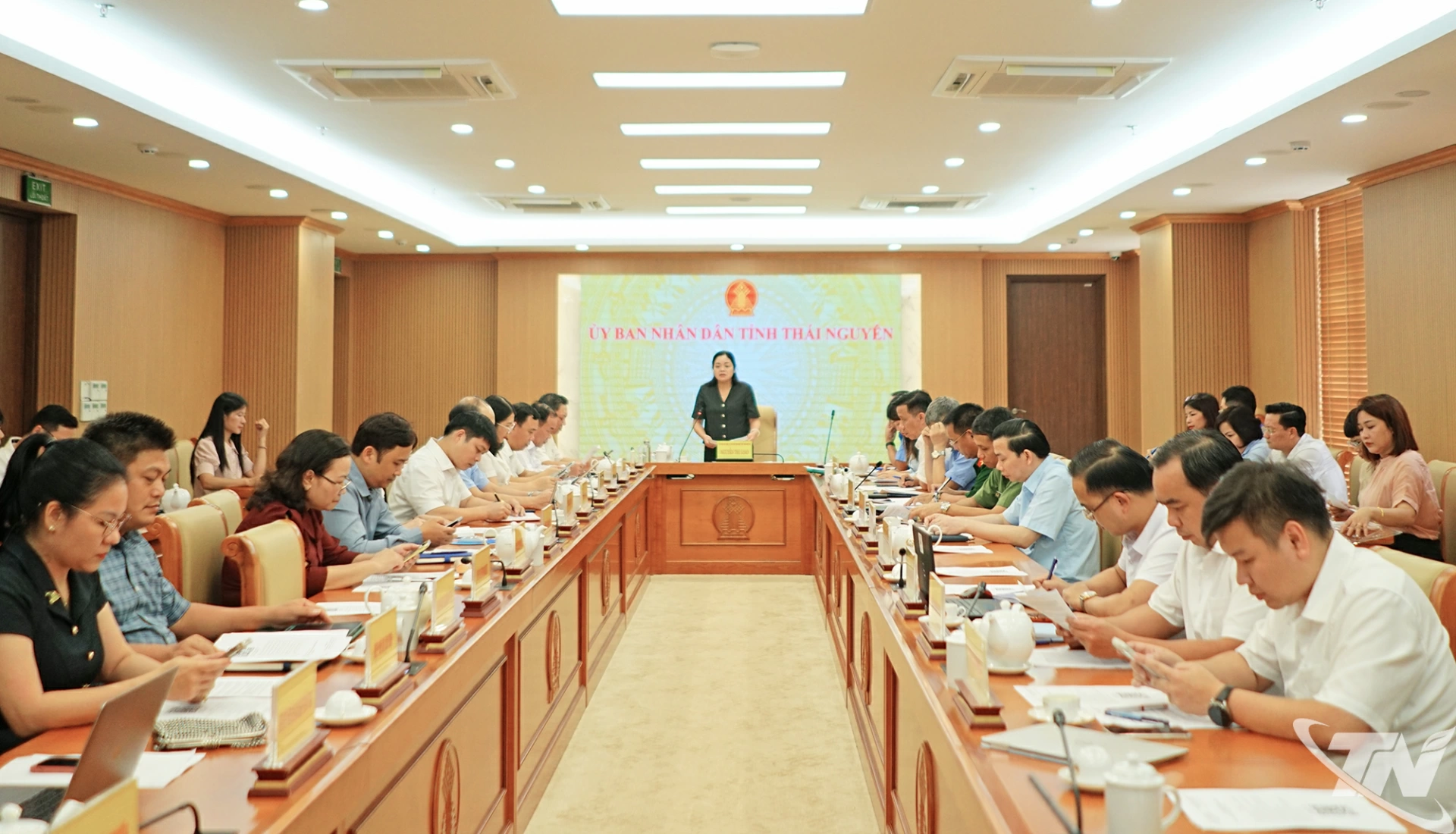 Các đại biểu dự cuộc họp.