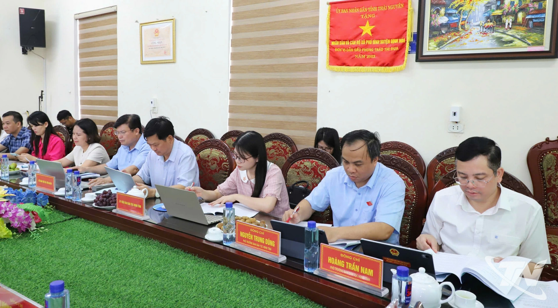 Đại biểu dự buổi giám sát.