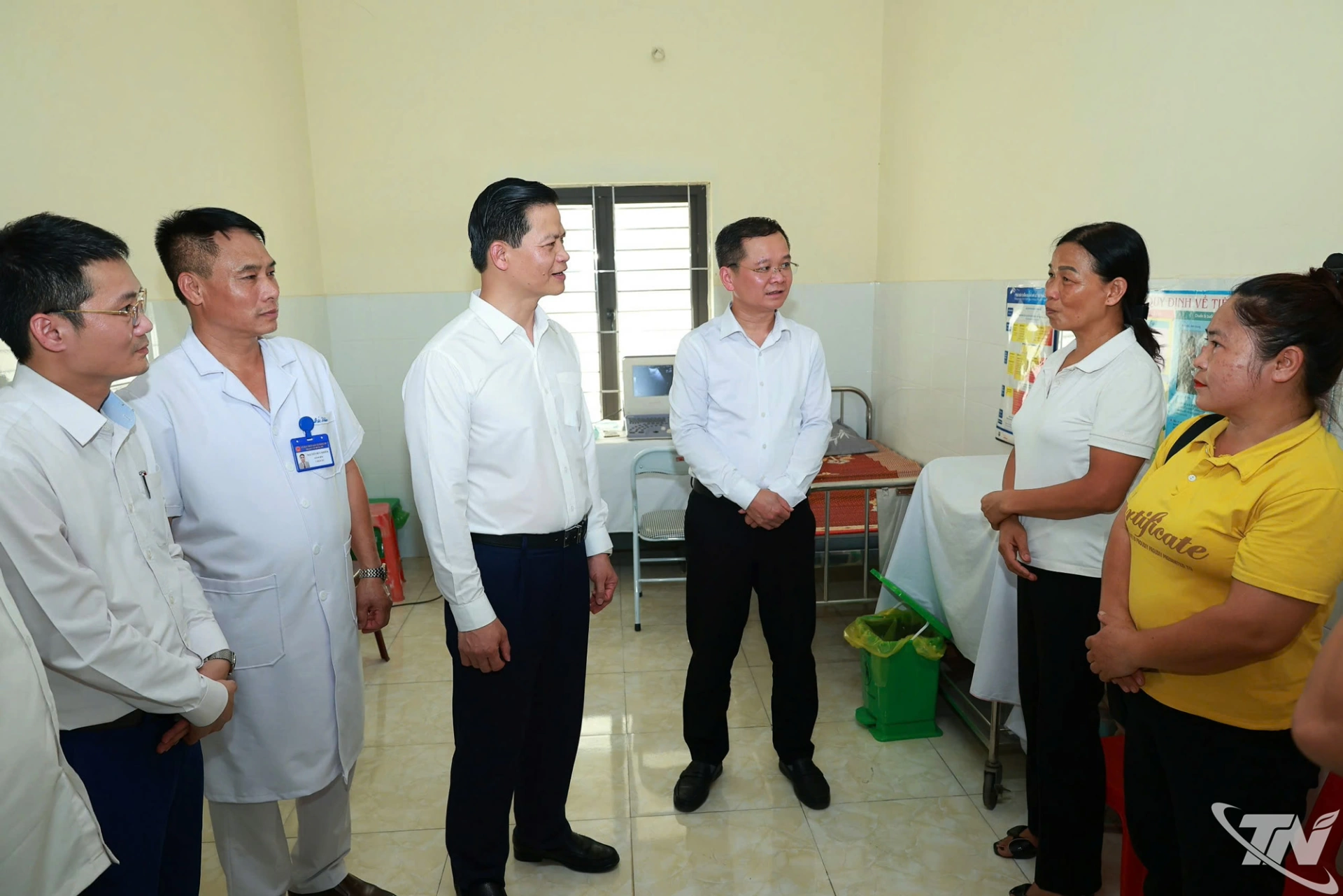 Đồng chí Chủ tịch UBND tỉnh kiểm tra tình hình hoạt động tại Trung tâm chăm sóc sức khỏe cộng đồng, sức khỏe người cao tuổi xã Đồng Hỷ.
