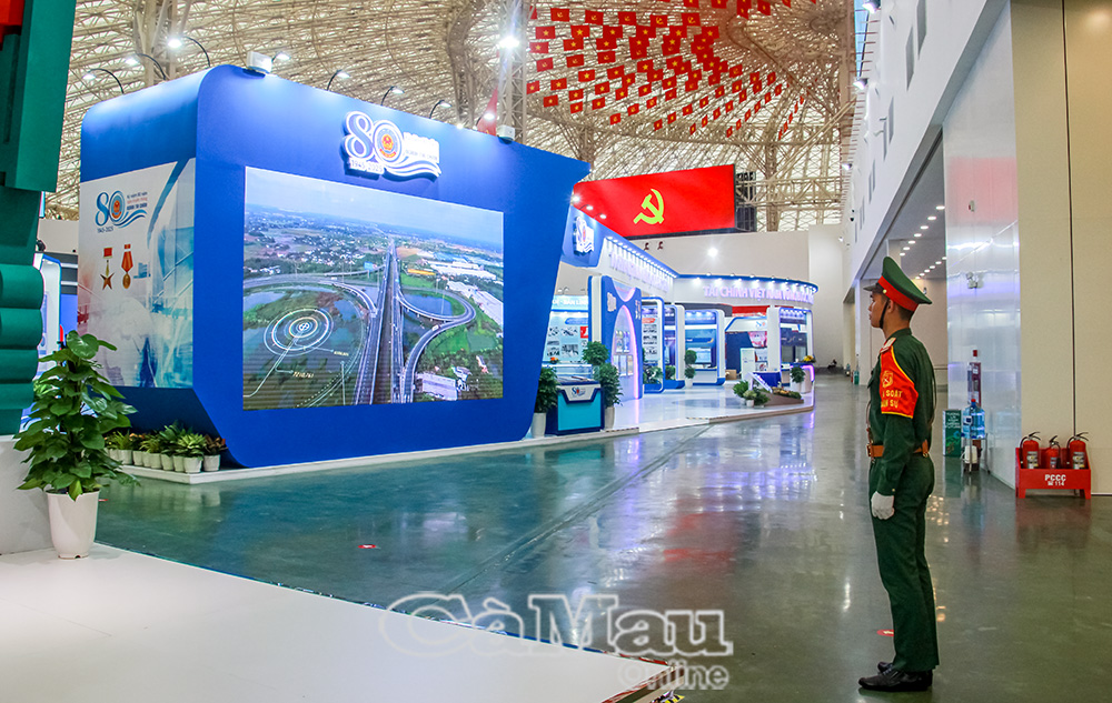 Bộ Tài chính tham gia trưng bày với chủ đề “80 năm ngành Tài chính Việt Nam - Kiến tạo và Phát triển” với một trong những điểm nhấn là Không gian tương tác Tài chính số.