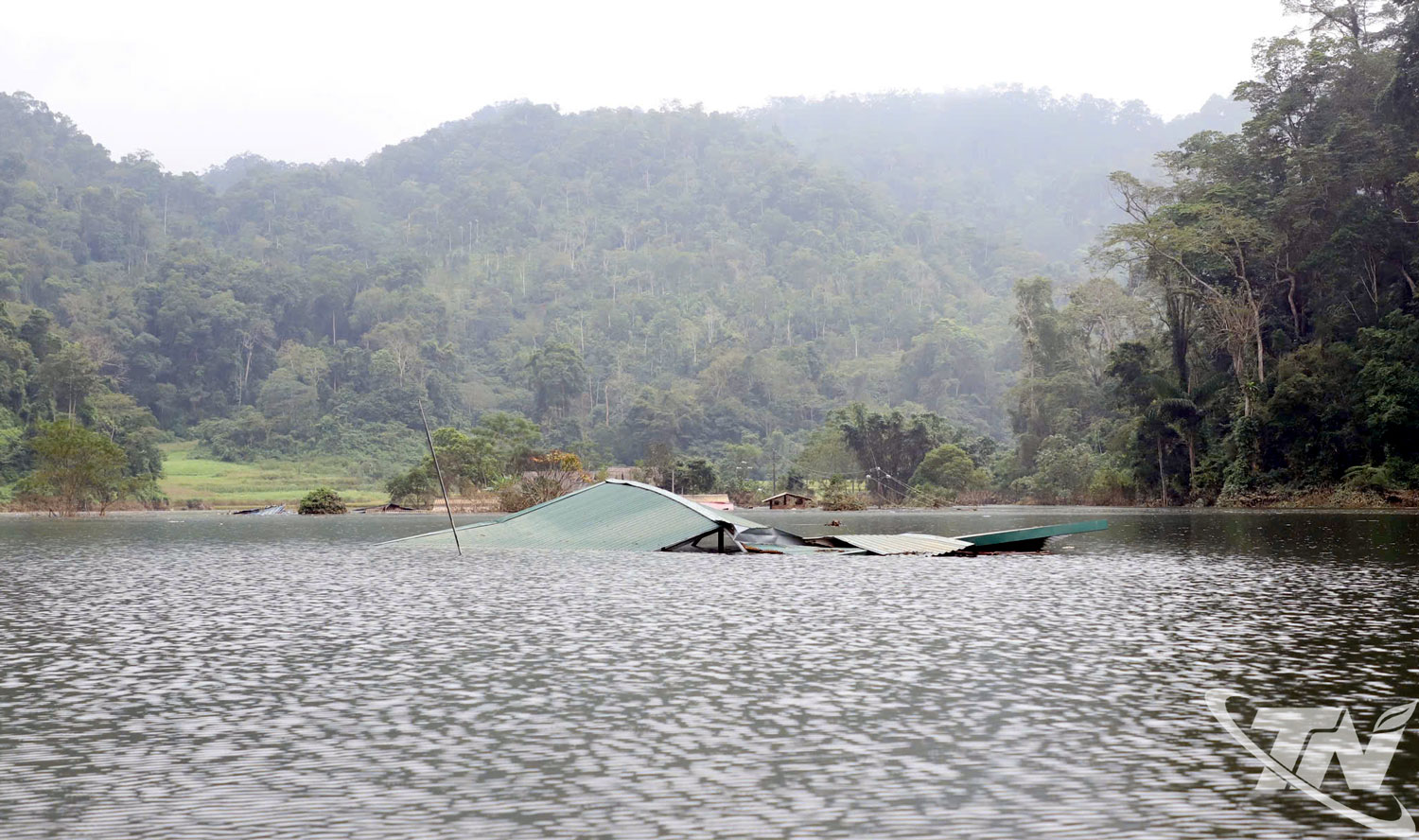 14 ngôi nhà ở Lủng Siên vẫn đang ngập sâu trong nước