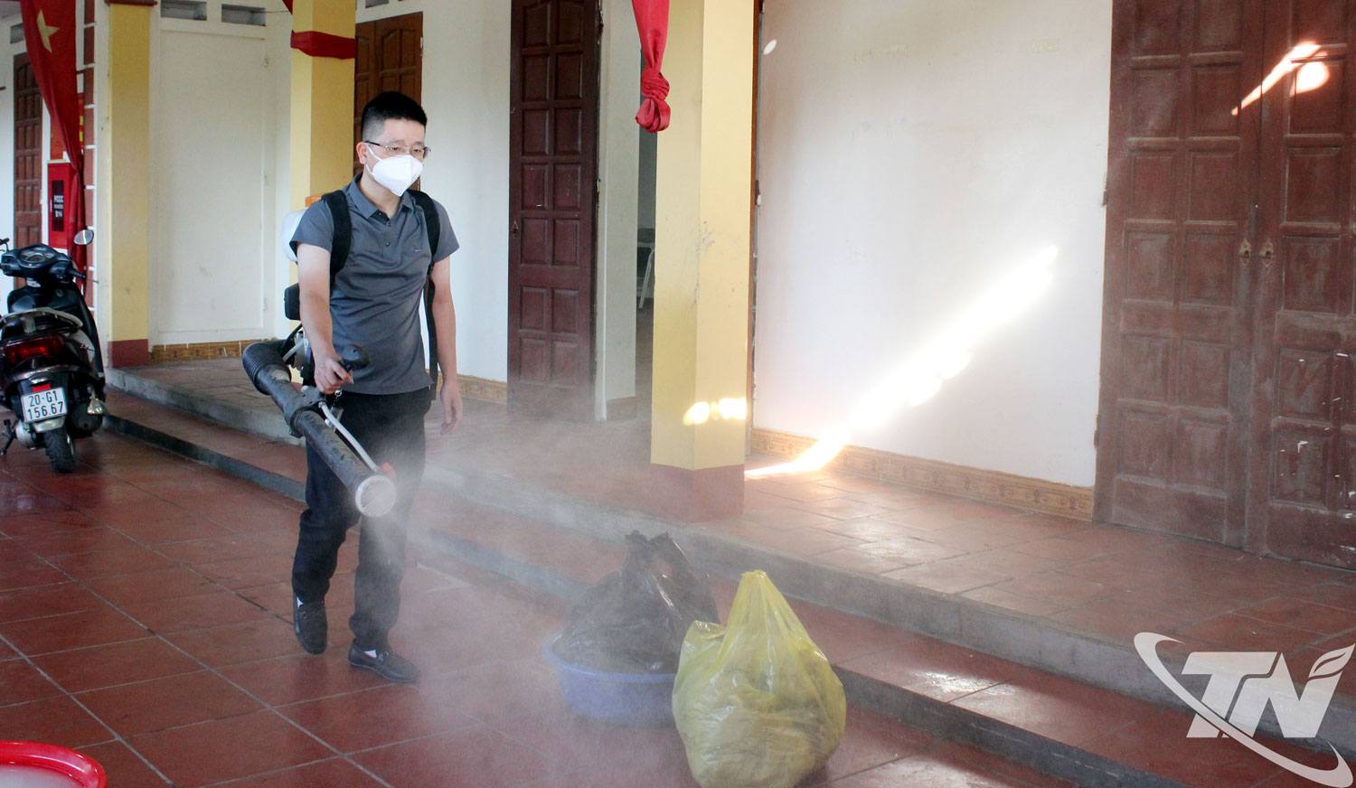 Phun hóa chất diệt muỗi là một trong những biện pháp được ngành y tế Thái Nguyên đã và đang triển khai nhằm phòng chống bệnh Chikungunya và sốt xuất huyết