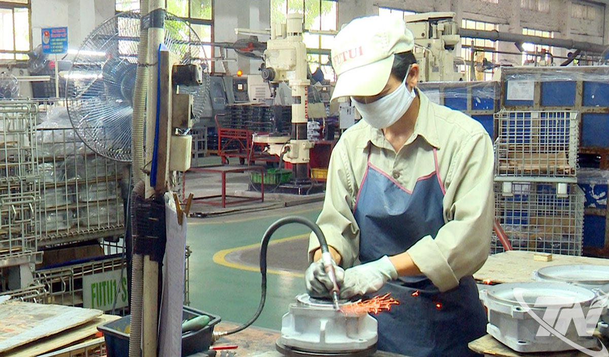 Sản xuất ngành chế biến, chế tạo tăng 9,58% so với cùng kỳ, cao nhất trong 3 năm trở lại đây, đóng góp quan trọng vào thu ngân sách địa phương