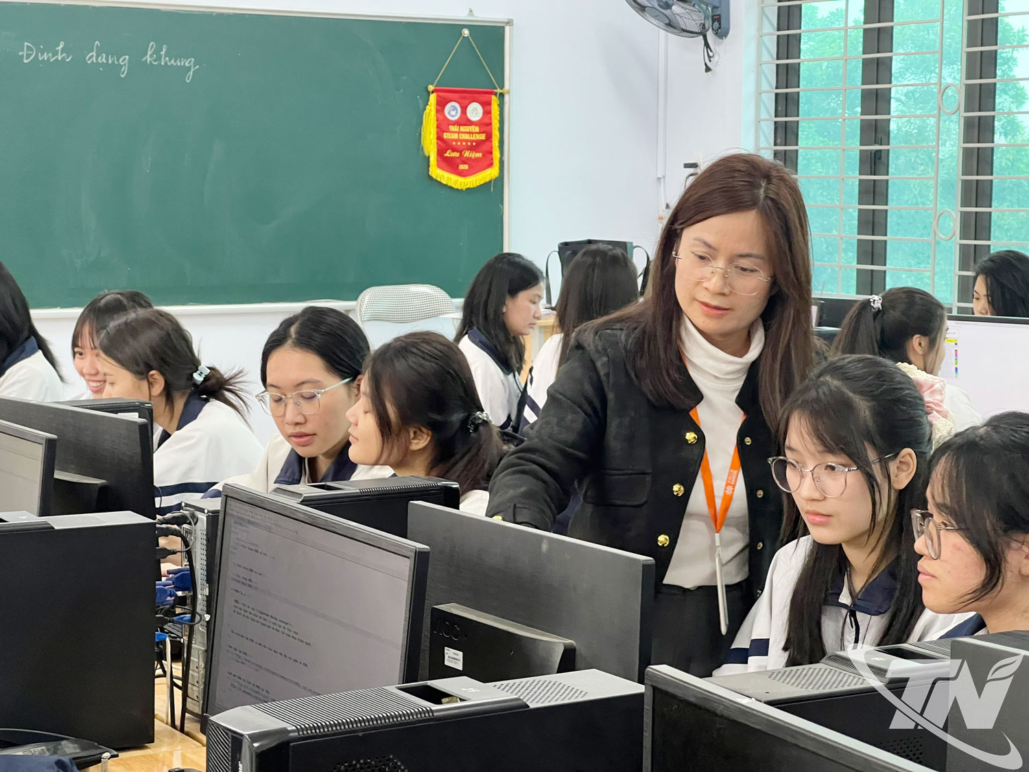 Phòng học Tin học tại Trường THPT Lê Hồng Phong được đầu tư đồng bộ, đáp ứng tốt nhu cầu dạy và học.