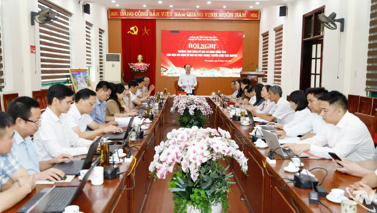 Toàn cảnh buổi làm việc.