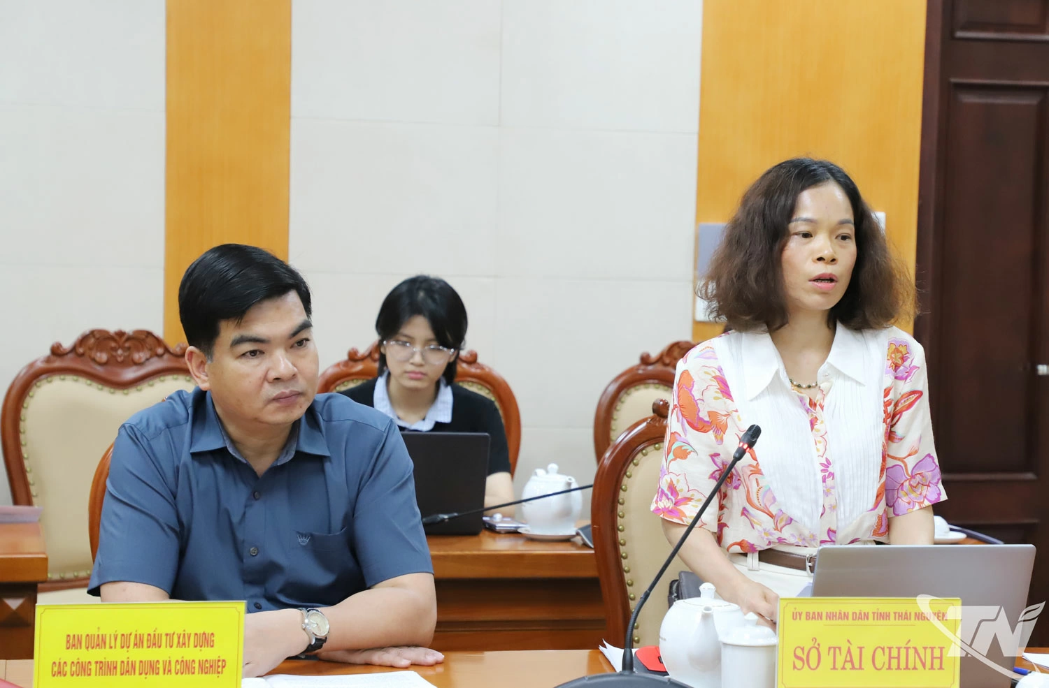 Đại biểu thảo luận tại Hội nghị.  