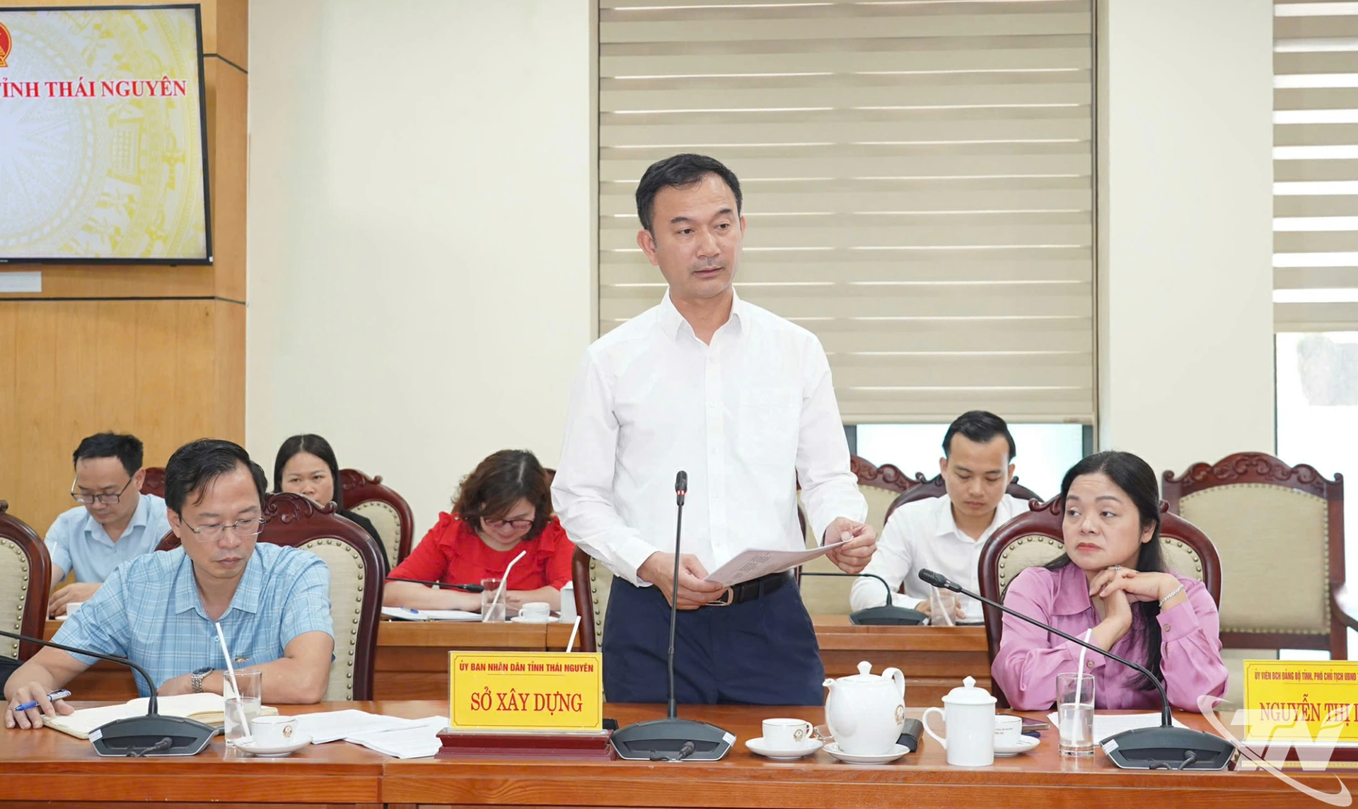 Đại diện các sở ngành, và đơn vị chủ đầu tư phát biểu tại buổi làm việc.