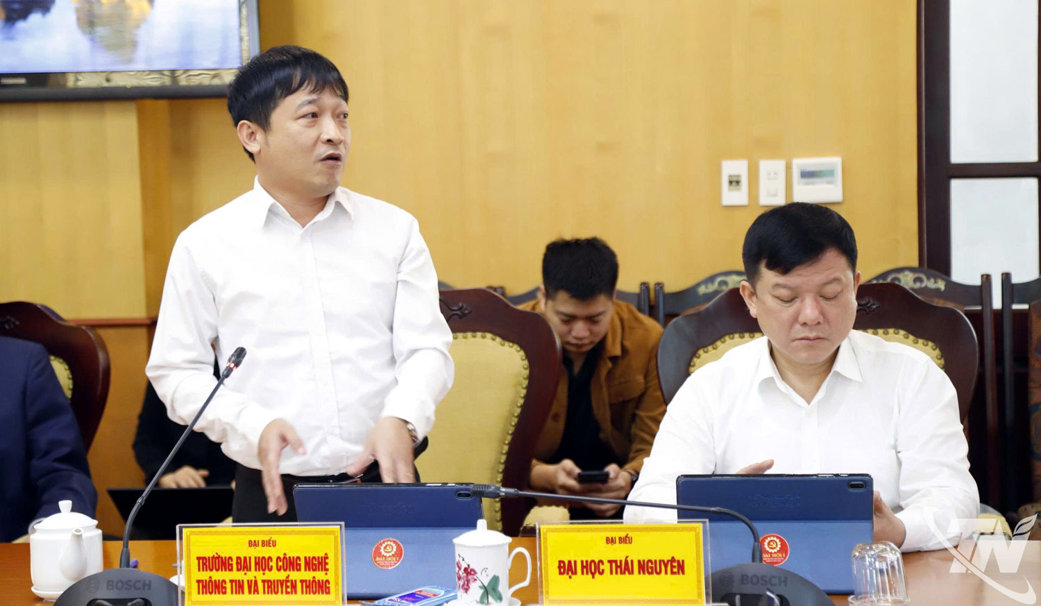 Đại biểu phát biểu tại Phiên họp.