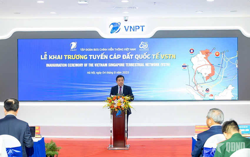 Tổng giám đốc Tập đoàn VNPT Huỳnh Quang Liêm phát biểu tại buổi lễ. 