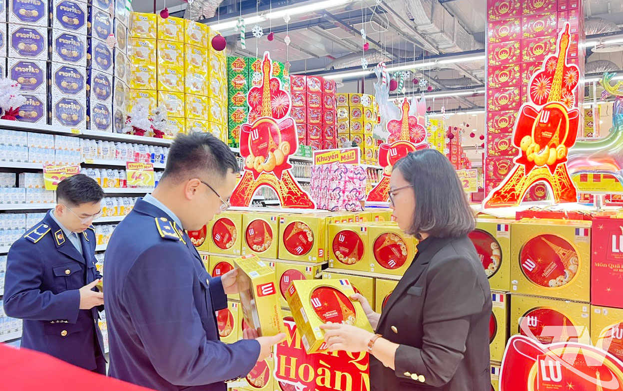 C&ocirc;ng t&aacute;c kiểm tra, kiểm so&aacute;t thị trường được tăng cường nhằm kịp thời ph&aacute;t hiện, xử l&yacute; c&aacute;c h&agrave;nh vi bu&ocirc;n b&aacute;n h&agrave;ng giả, h&agrave;ng k&eacute;m chất lượng v&agrave; gian lận thương mại.