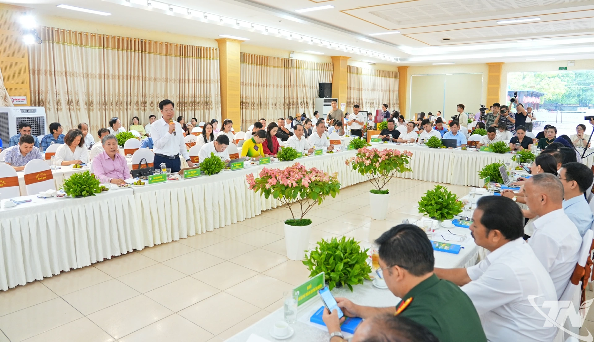 Quang cảnh buổi ký kết.