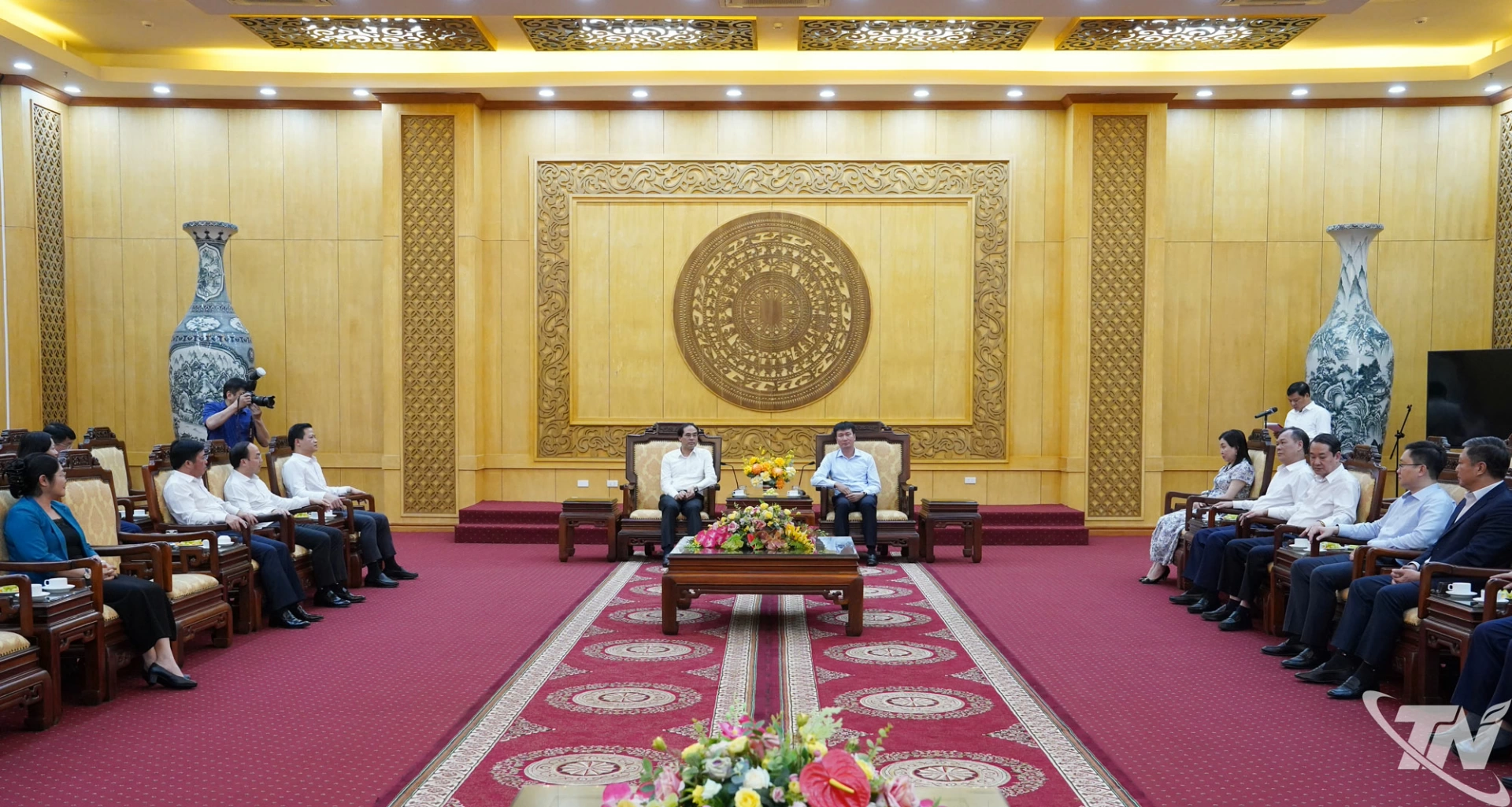 Quang cảnh buổi làm việc trao đổi công tác giữa Tỉnh ủy Ninh Bình và Tỉnh ủy Thái Nguyên tại Trụ sở Tỉnh ủy Ninh Bình.