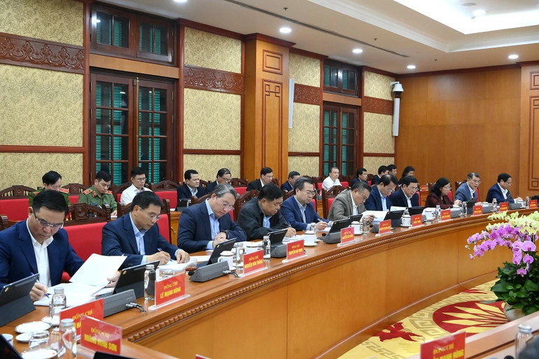 Các đồng chí lãnh đạo Đảng, Nhà nước và các đại biểu tham dự Phiên họp.