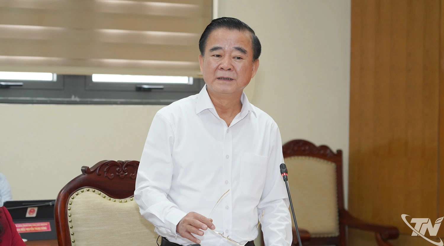 Lãnh đạo HĐND tỉnh và đại diện các Ban của HĐND tỉnh cho ý kiến đối với các nội dung tại hội nghị.