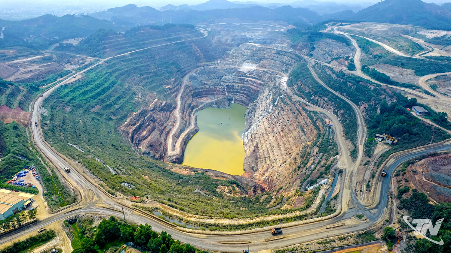 Mỏ đa kim Núi Pháo nằm trên địa bàn xã An Khánh, tỉnh Thái Nguyên.