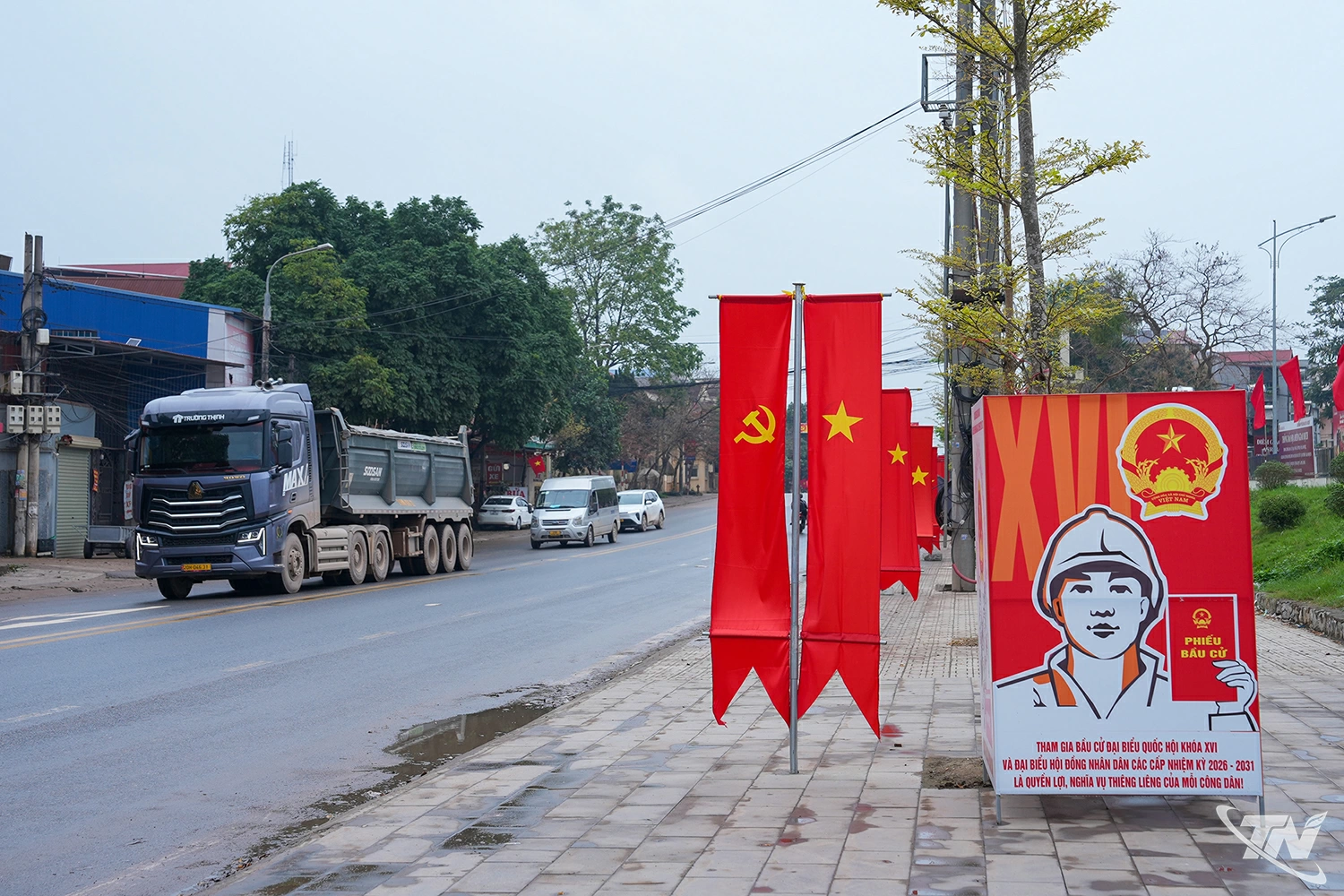 Tại xã Phú Bình, công tác trang trí, tuyên truyền được các địa phương triển khai đồng bộ qua đó, nâng cao nhận thức về ý nghĩa, tầm quan trọng của ngày hội lớn của toàn dân.