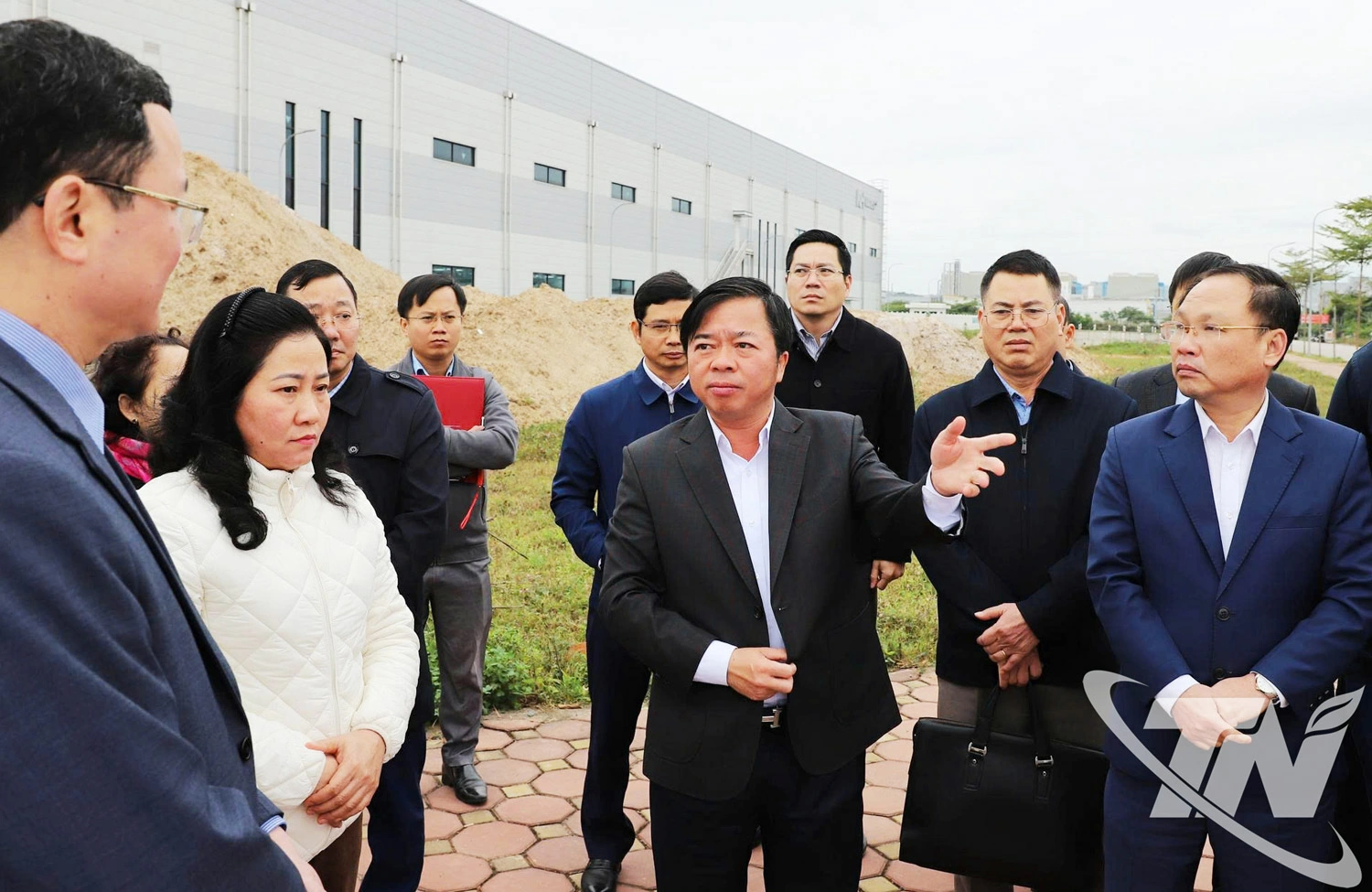 Đồng ch&iacute; B&ugrave;i Văn Lương, Ủy vi&ecirc;n Ban Thường vụ Tỉnh ủy, Ph&oacute; Chủ tịch Thường trực UBND tỉnh kiểm tra tiến độ giải ph&oacute;ng mặt bằng thực hiện Dự &aacute;n đầu tư x&acirc;y dựng v&agrave; kinh doanh kết cấu hạ tầng Khu c&ocirc;ng nghiệp Y&ecirc;n B&igrave;nh 2.