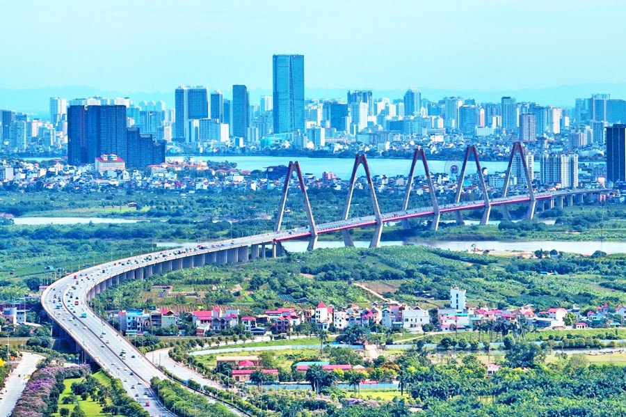 Luật Thủ đô (sửa đổi) sẽ giúp Hà Nội phát triển bền vững để thúc đẩy Vùng Đồng bằng sông Hồng, Vùng kinh tế trọng điểm Bắc Bộ và cả nước cùng phát triển. Ảnh: Quang Thái