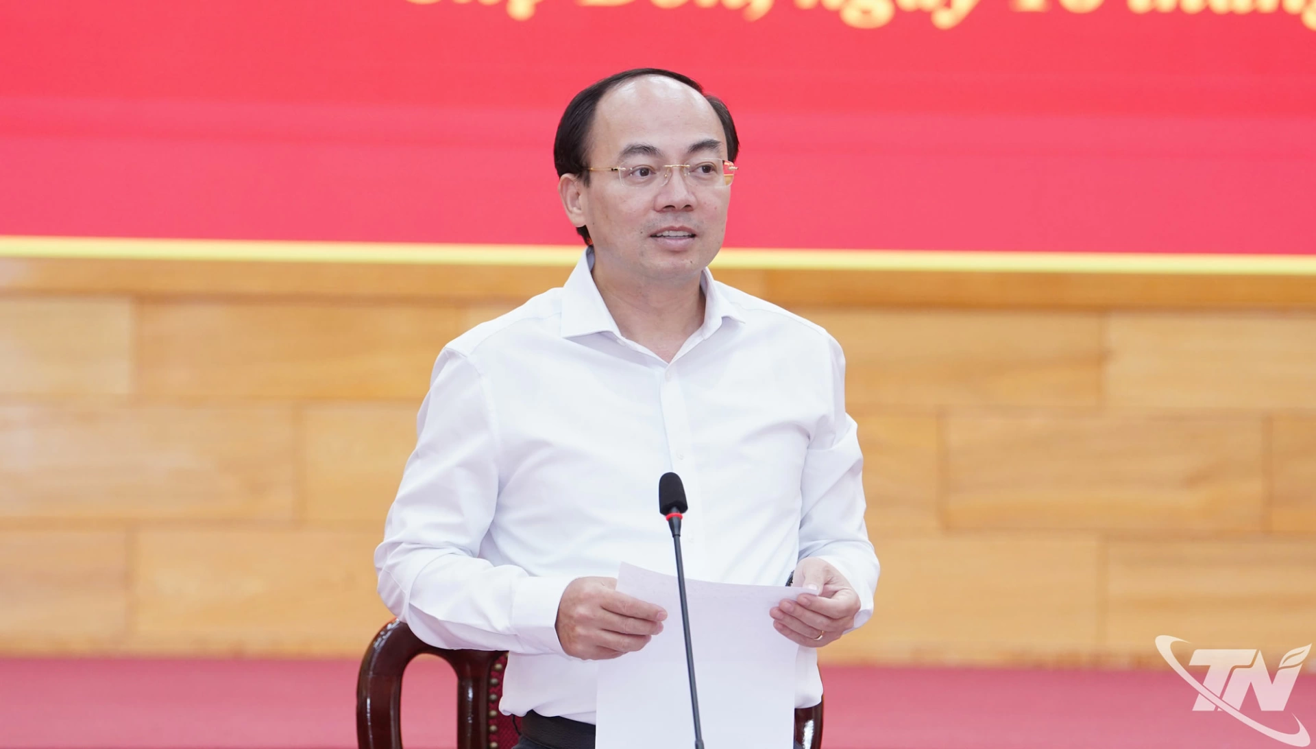 Đồng chí Phó Bí thư Thường trực Tỉnh ủy, Trưởng Đoàn đại biểu Quốc hội tỉnh Nguyễn Đăng Bình phát biểu tại Hội nghị.