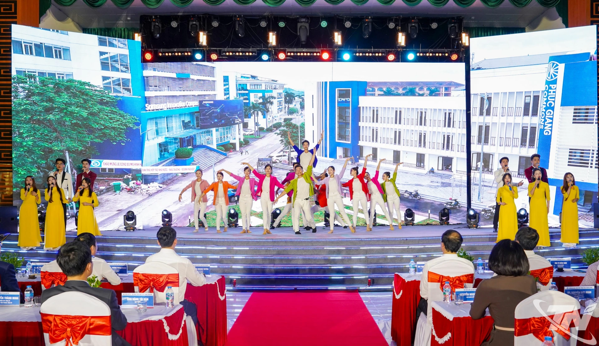 Tiết mục văn nghệ chào mừng.