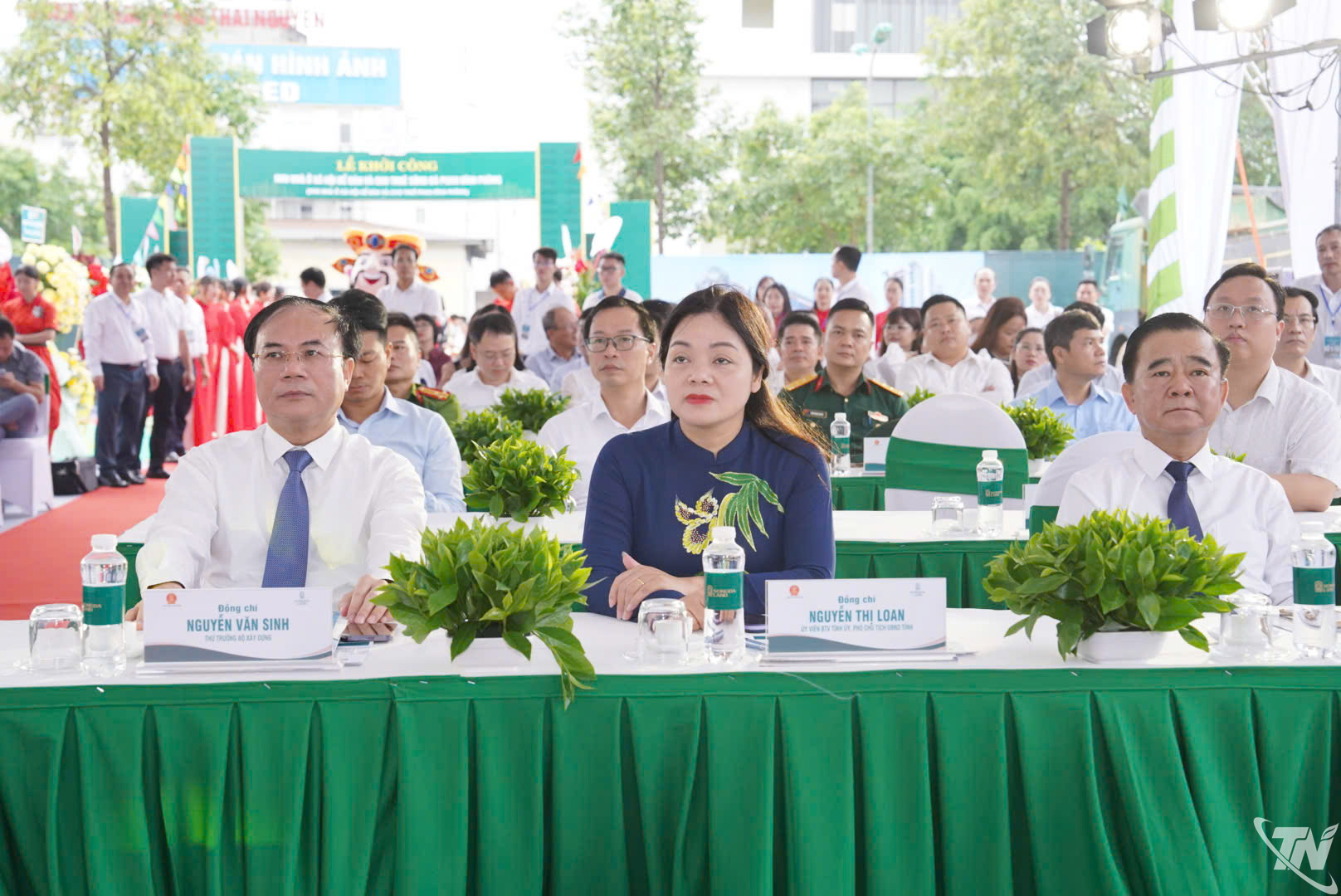 Các đồng chí lãnh đạo tỉnh Thái Nguyên và đại biểu dự Lễ khởi công.