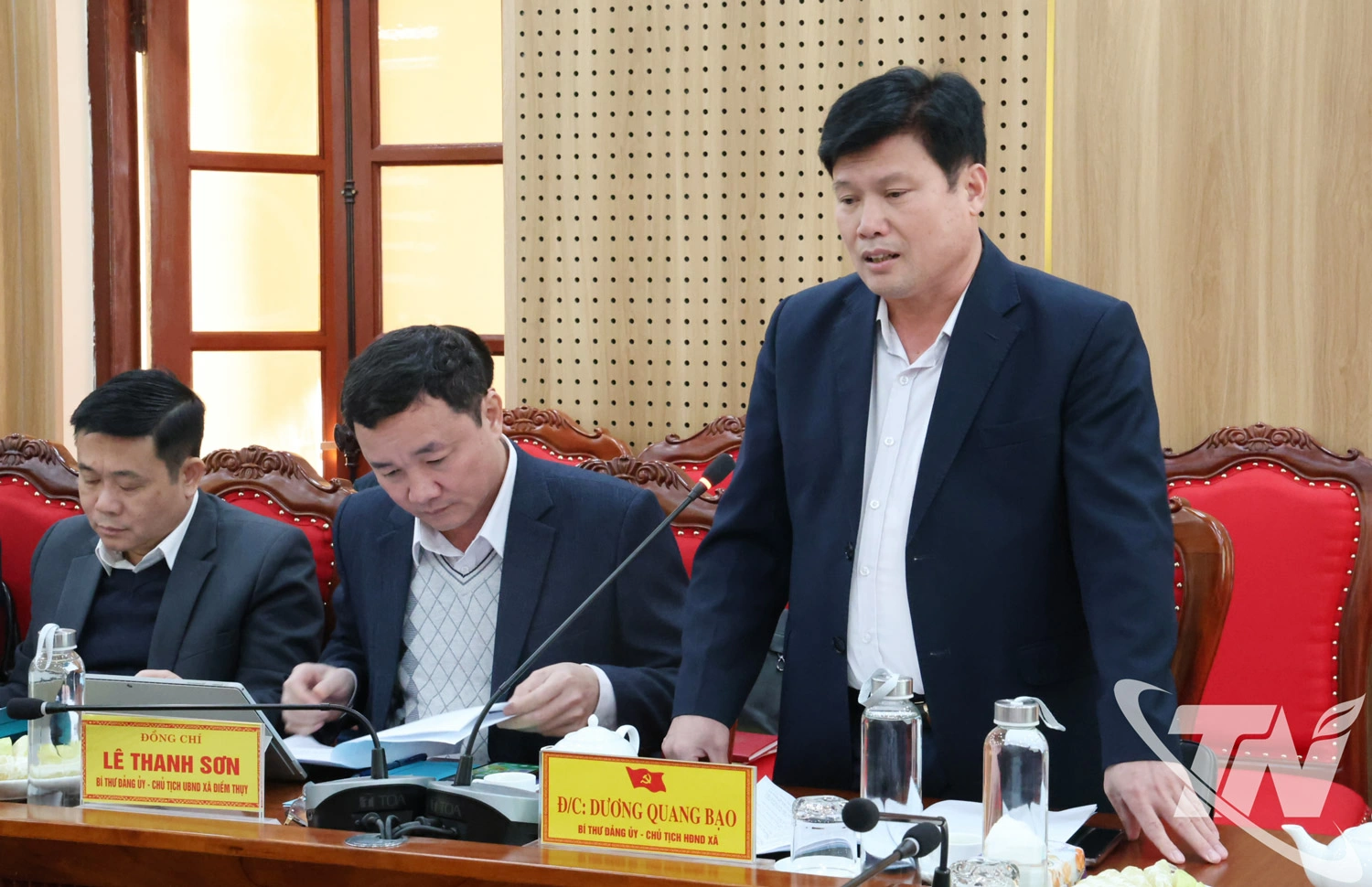 Các đại biểu phát biểu tại buổi làm việc.