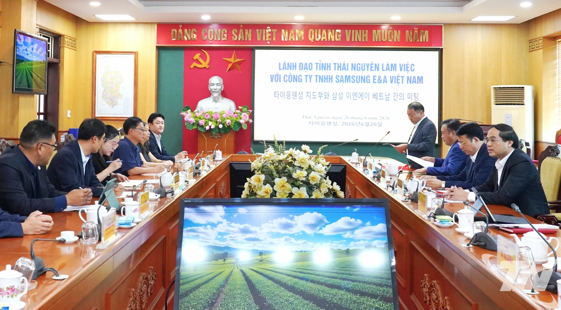 Quang cảnh buổi làm việc.