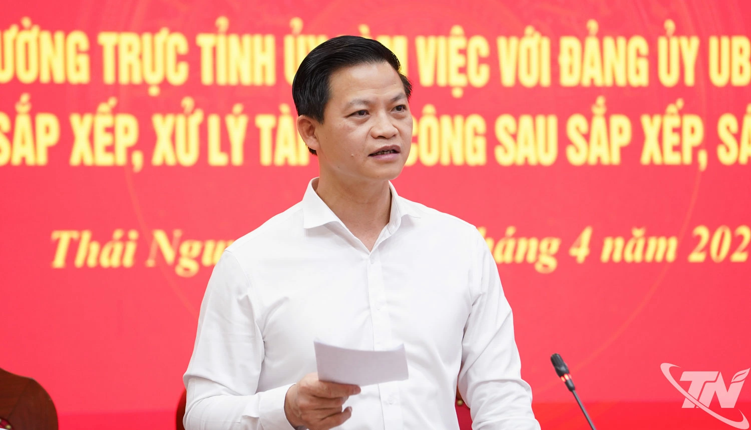 Đồng chí Chủ tịch UBND tỉnh Vương Quốc Tuấn phát biểu tại Hội nghị.