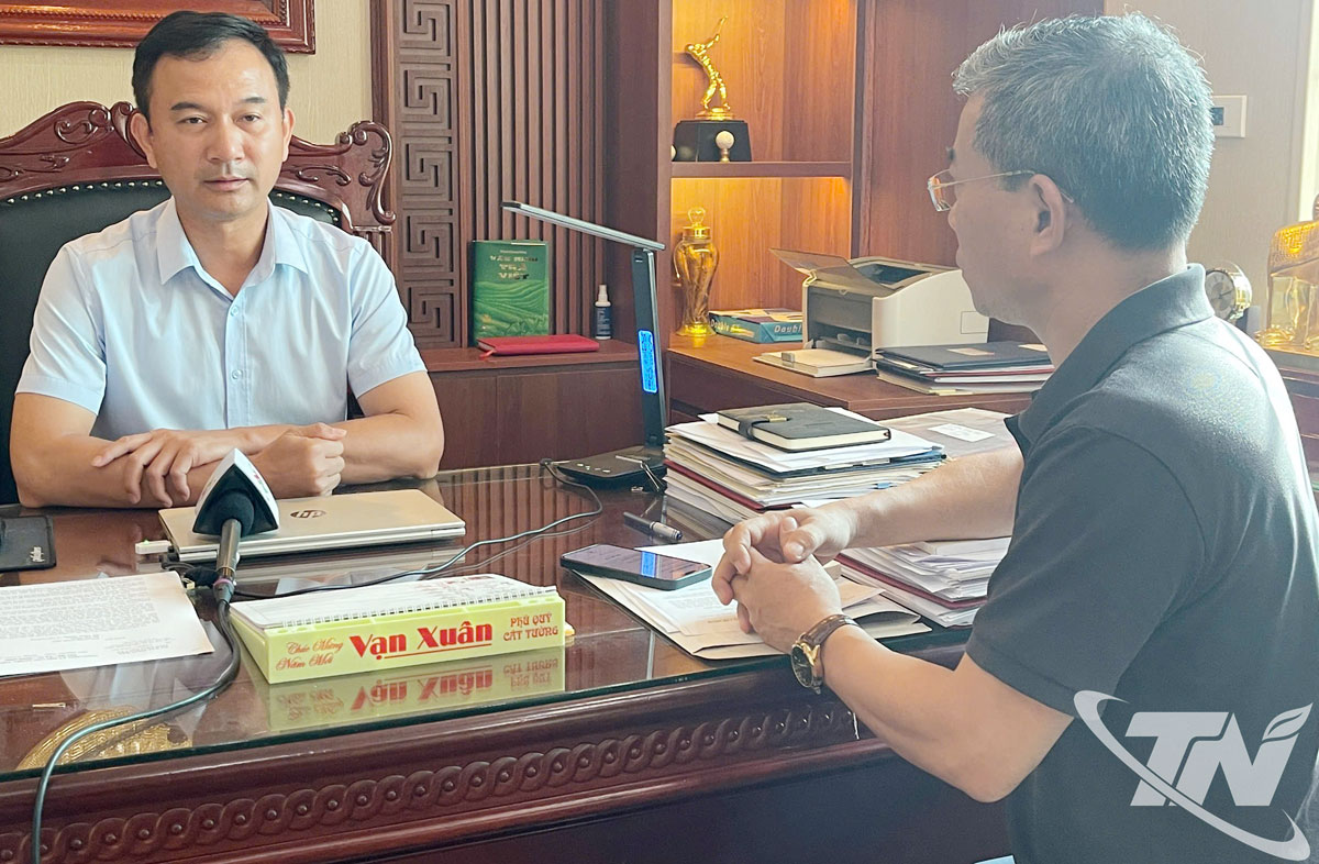 Phỏng vấn Giám đốc Sở Xây dựng về khắc phục hạ tầng giao thông sau cơn bão số 11. Ảnh Văn Huyến.