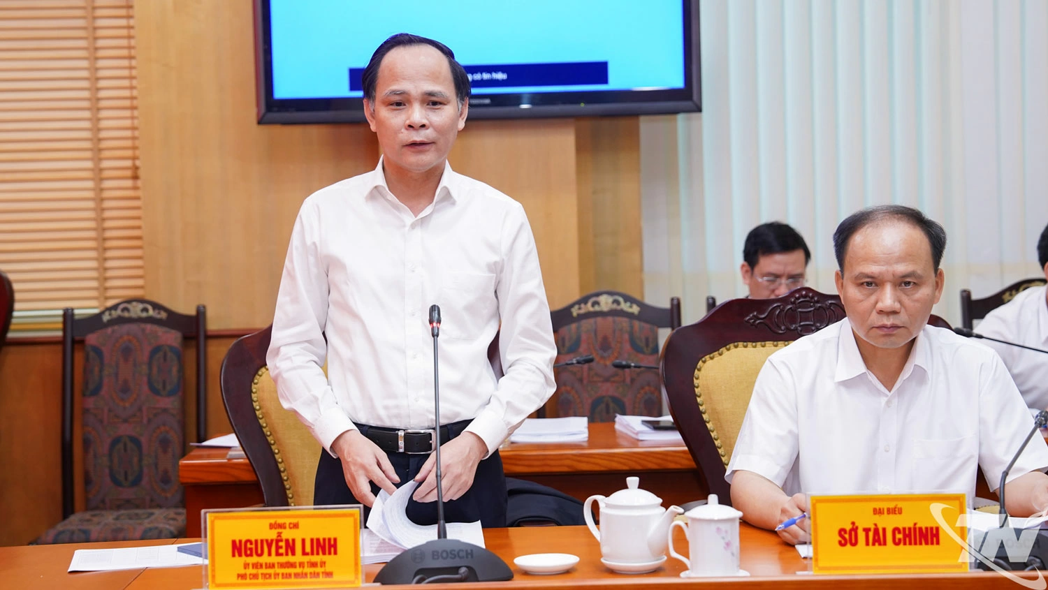Đồng chí Phó Chủ tịch UBND tỉnh Nguyễn Linh phát biểu tại Hội nghị.