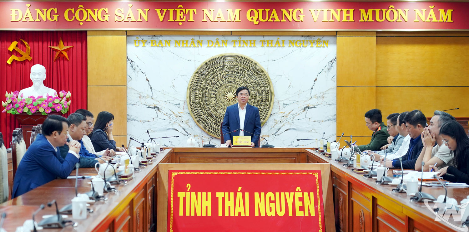 Đồng ch&iacute;&nbsp;Ph&oacute; Chủ tịch Thường trực UBND tỉnh B&ugrave;i Văn Lương chủ tr&igrave; Hội nghị.