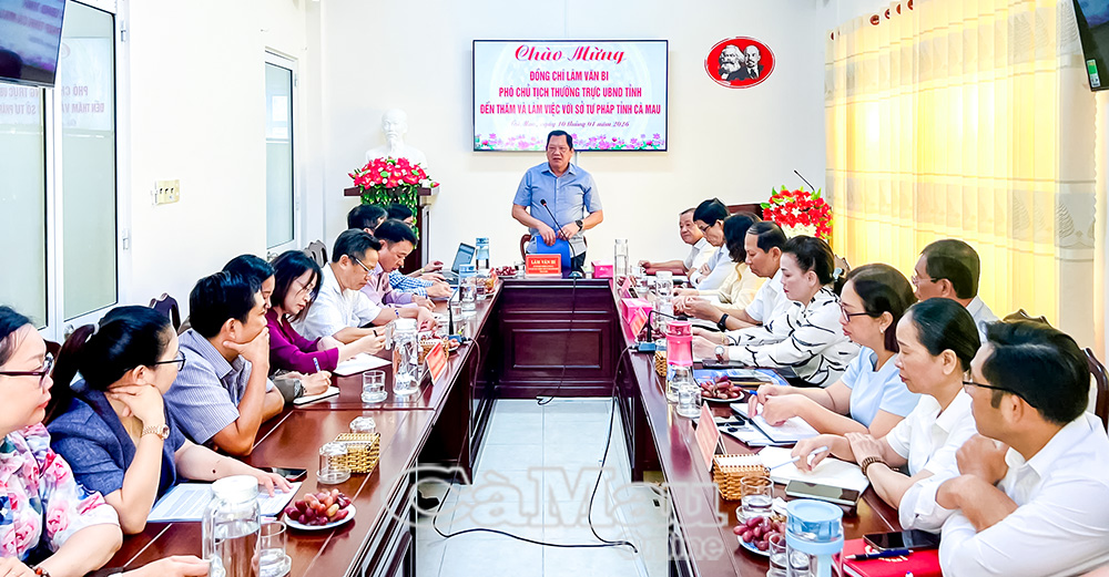 Ðồng chí Lâm Văn Bi, Uỷ viên Ban Thường vụ Tỉnh uỷ, Phó Chủ tịch Thường trực UBND tỉnh Cà Mau, làm việc với Sở Tư pháp tỉnh Cà Mau về triển khai nhiệm vụ năm 2026. Ảnh: Kim Phượng.