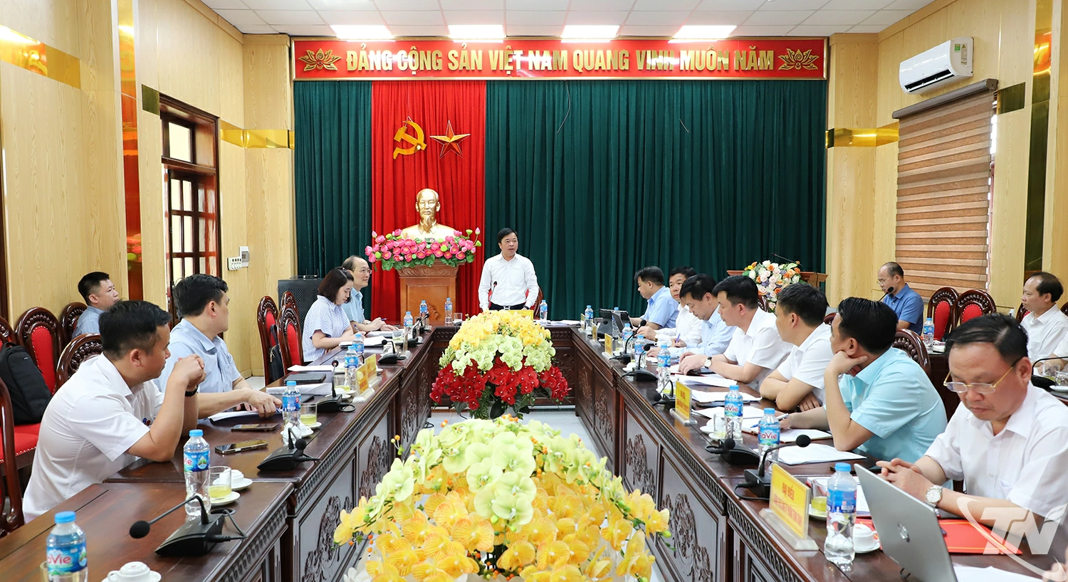 Quang cảnh buổi làm việc.