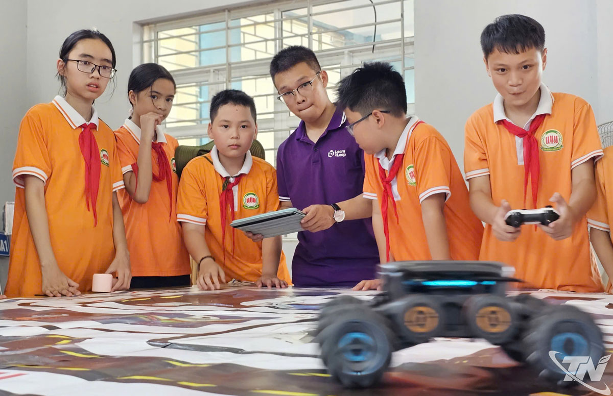 Học sinh Trường Tiểu học và THCS 915 Gia Sàng trải nghiệm giáo dục STEM.