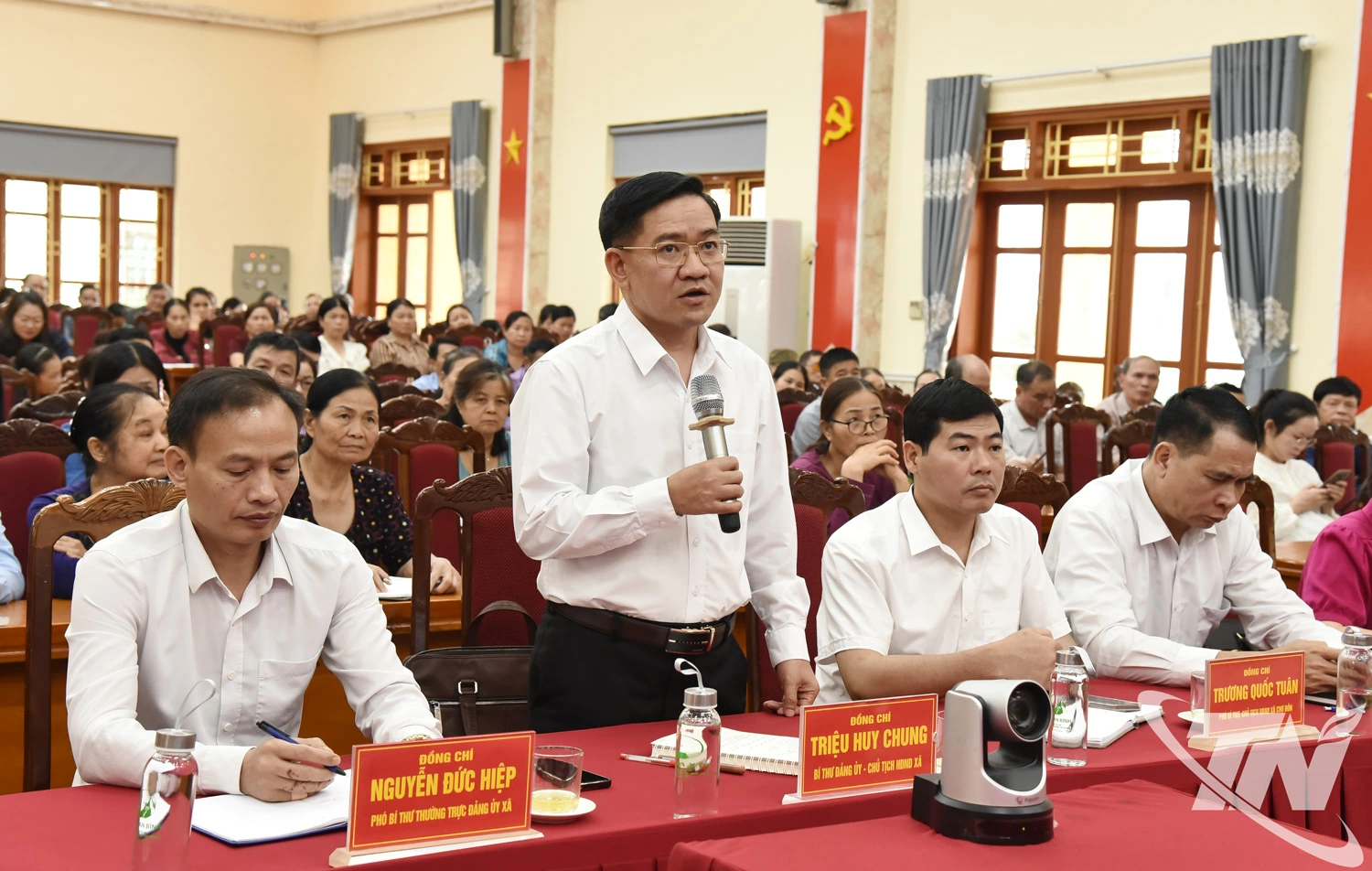 Cử tri xã Chợ Đồn phát biểu ý kiến.