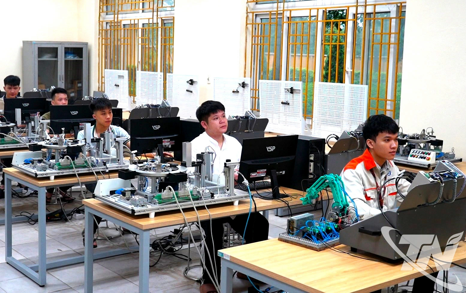 Trong bối cảnh chuyển đổi số và hội nhập sâu rộng, các cơ sở đào tạo nghề trên địa bàn tỉnh tập trung đổi mới chương trình, gắn đào tạo với nhu cầu của doanh nghiệp và thực tiễn sản xuất.  