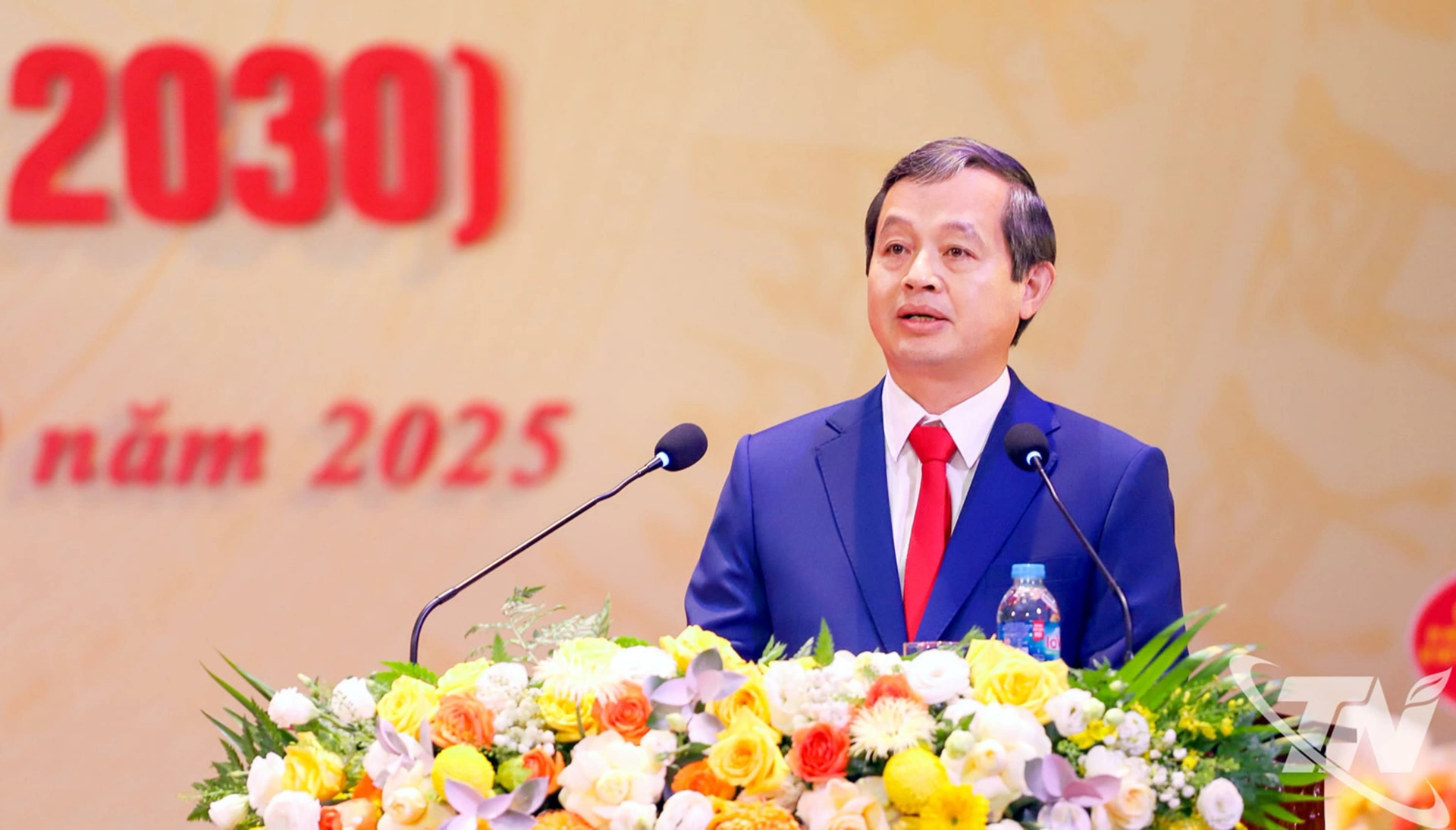 Đồng chí Phạm Hoàng Sơn, Phó Bí thư Tỉnh ủy, Chủ tịch UBND tỉnh, đọc diễn văn khai mạc Đại hội.