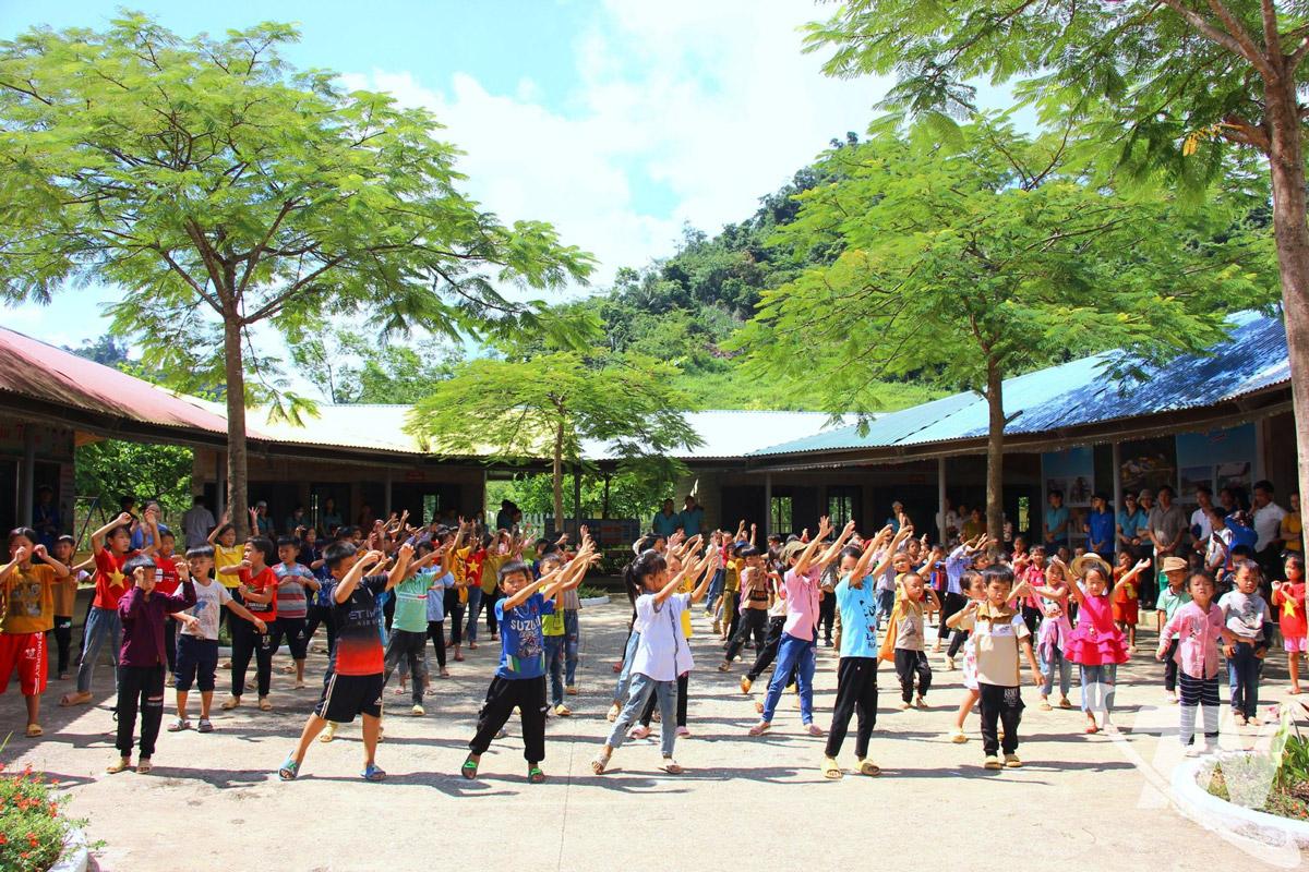 Nhiều ng&ocirc;i trường ở địa b&agrave;n kh&oacute; khăn đ&atilde; được đầu tư x&acirc;y dựng, g&oacute;p phần ho&agrave;n thiện hạ tầng n&ocirc;ng th&ocirc;n.