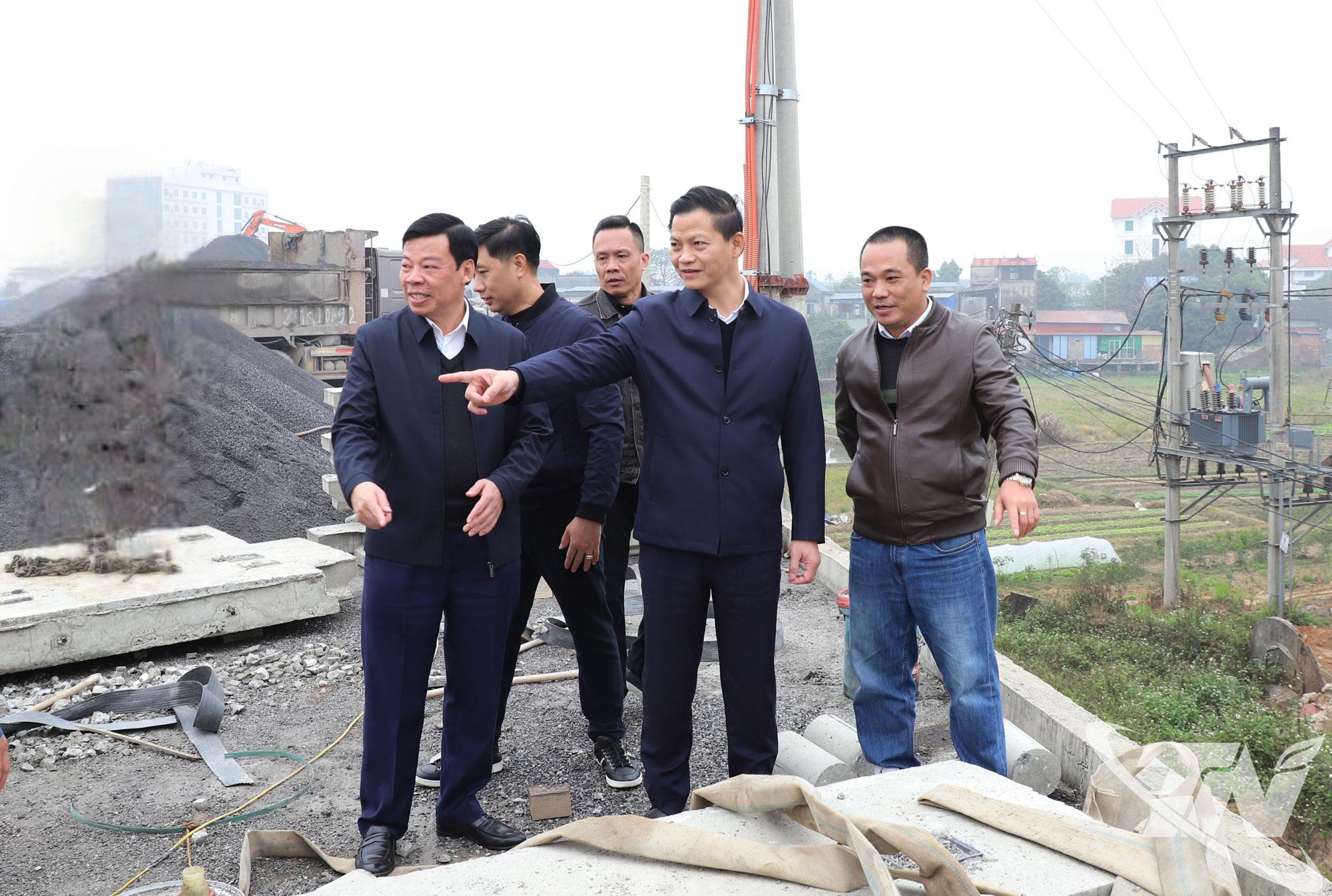 Đồng ch&iacute; Chủ tịch UBND tỉnh Vương Quốc Tuấn kiểm tra Tuyến đường li&ecirc;n kết, kết nối c&aacute;c tỉnh Th&aacute;i Nguy&ecirc;n - Bắc Ninh v&agrave; Ph&uacute; Thọ.