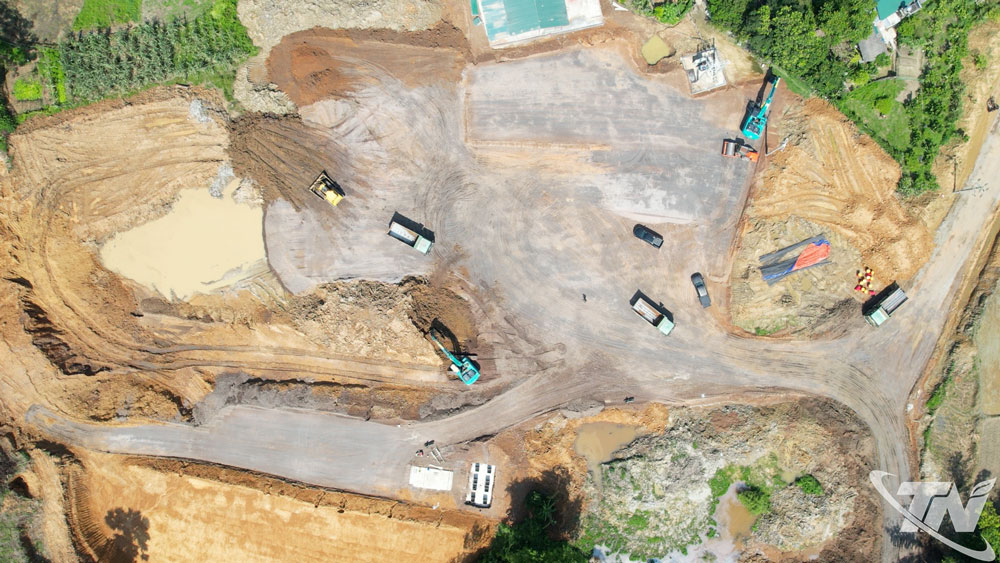 Ngay sau khi gỡ vướng mặt bằng dự án cao tốc Chợ Mới – Bắc Kạn, các nhà thầu huy động tối đa máy móc, nhân lực, tăng ca đẩy nhanh tiến độ thi công.