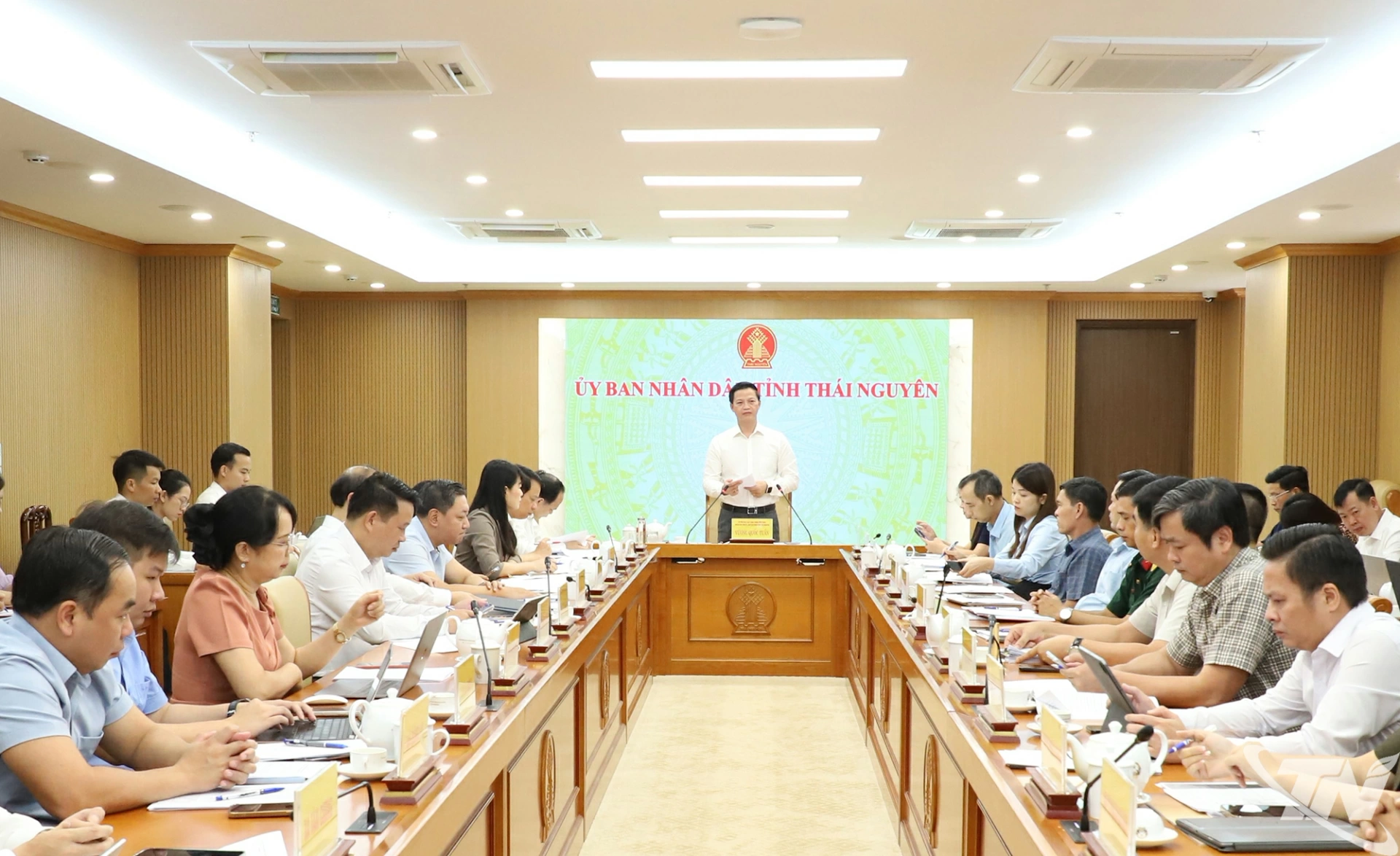 Quang cảnh cuộc họp.