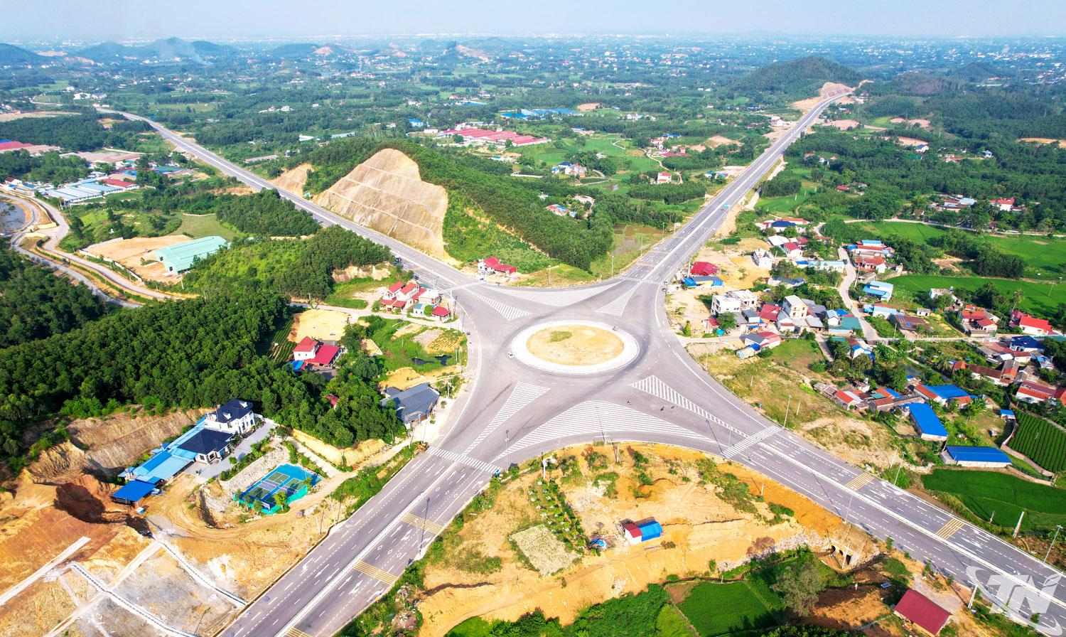 Tuyến đường liên kết, kết nối các tỉnh Thái Nguyên - Bắc Ninh - Phú Thọ (giai đoạn 1) được hoàn thành, tạo động lực thúc đẩy công nghiệp - đô thị - dịch vụ trên địa bàn 3 tỉnh phát triển.
