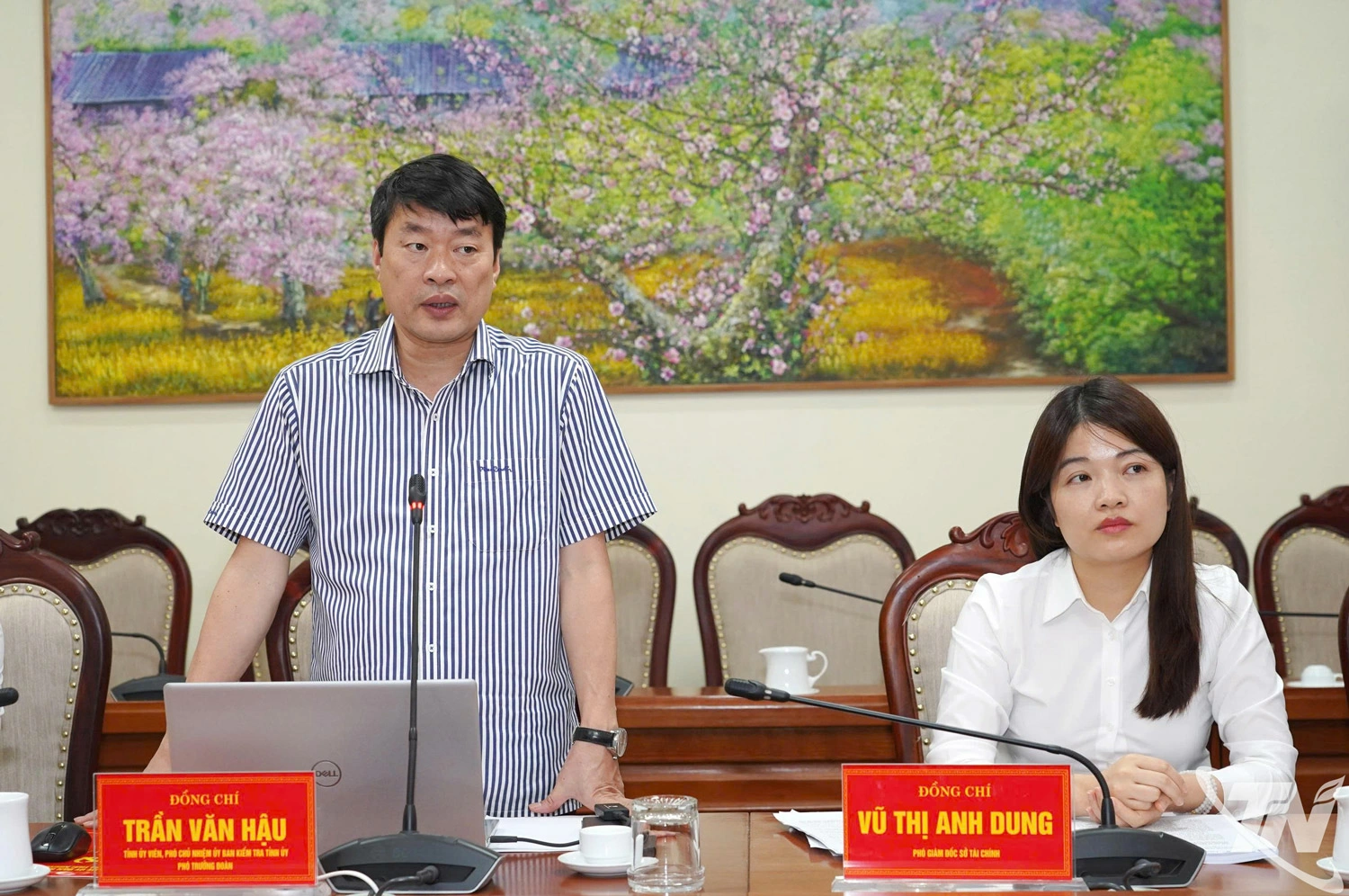 Đại biểu phát biểu tại buổi làm việc.