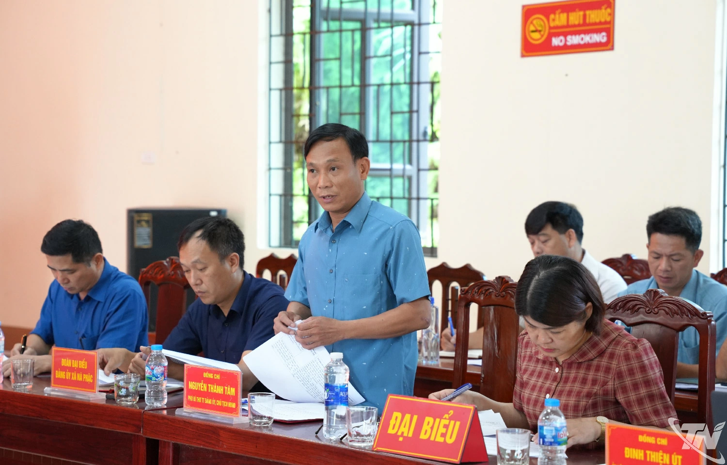 Đại diện lãnh đạo xã Hiệp Lực báo cáo tại buổi làm việc.