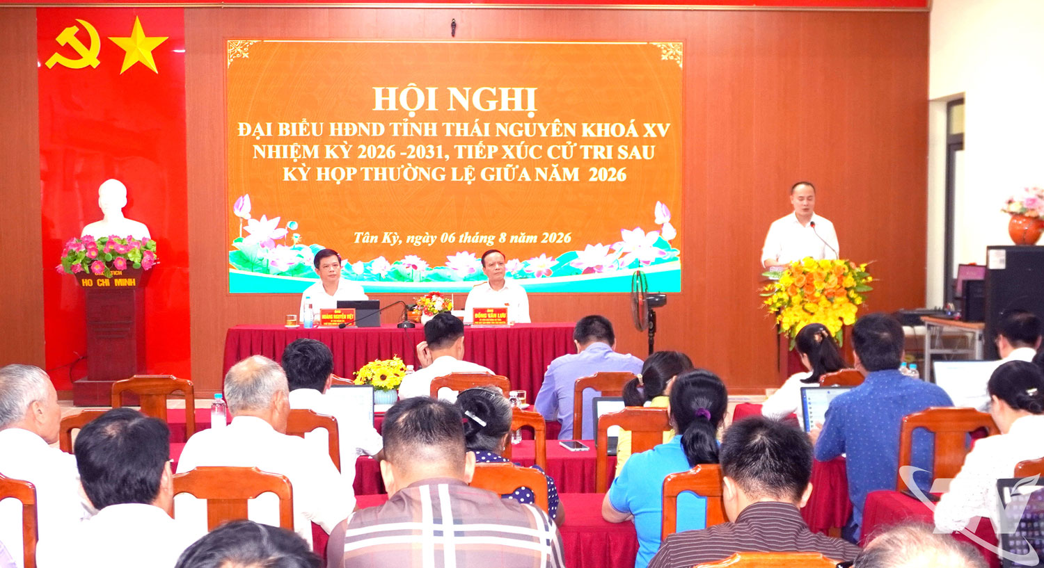 Quang cảnh buổi tiếp xúc.
