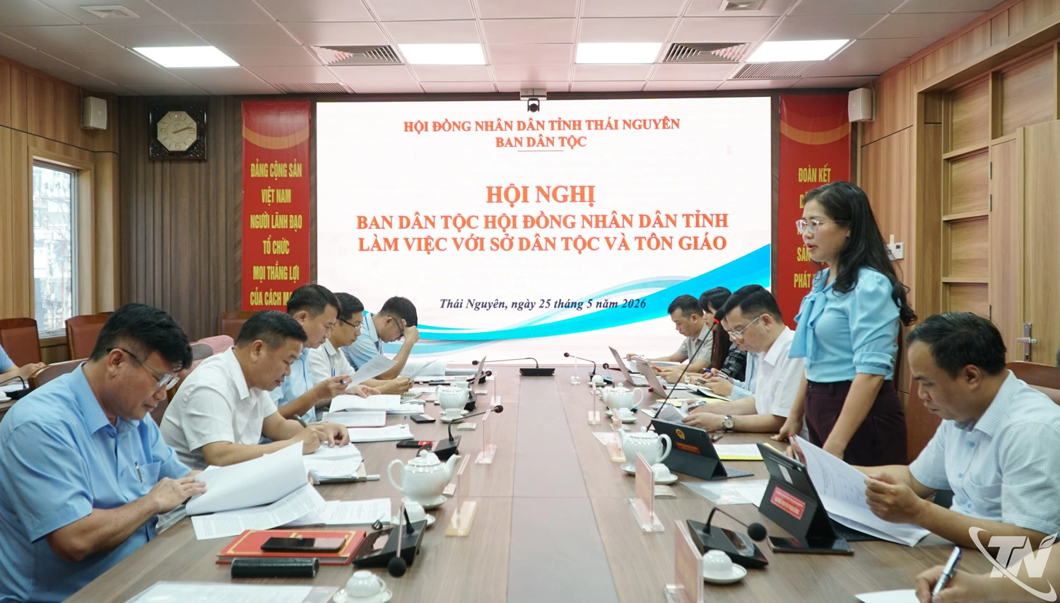 Các đại biểu dự buổi làm việc.