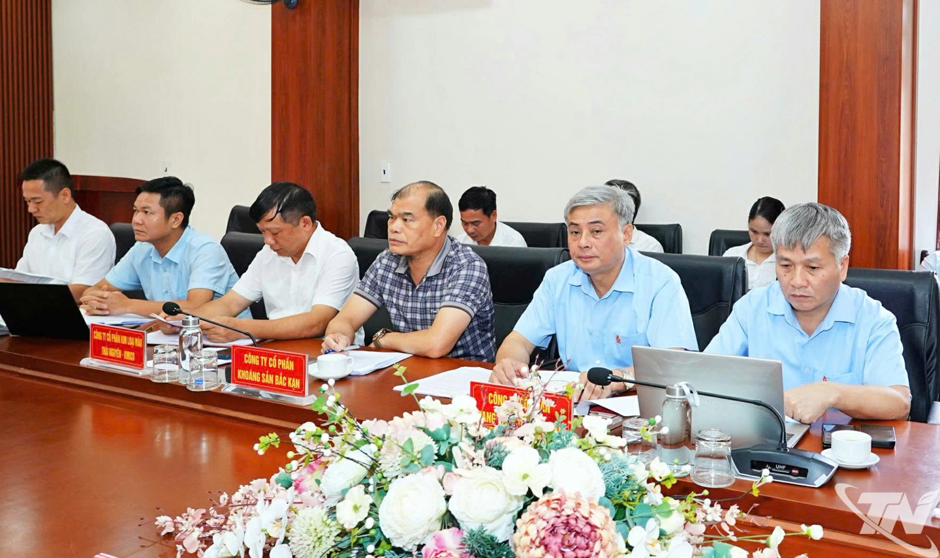 Các đại biểu dự buổi khảo sát.  