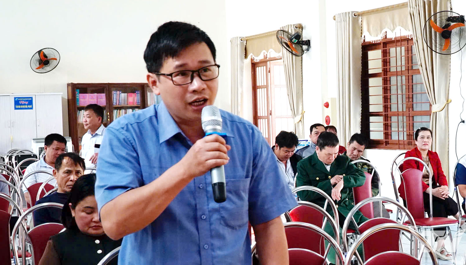 Cử tri Lam Vỹ phát biểu ý kiến tại Hội nghị.