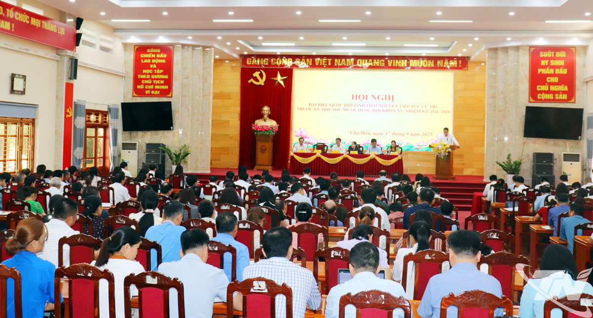 Quang cảnh buổi tiếp xúc